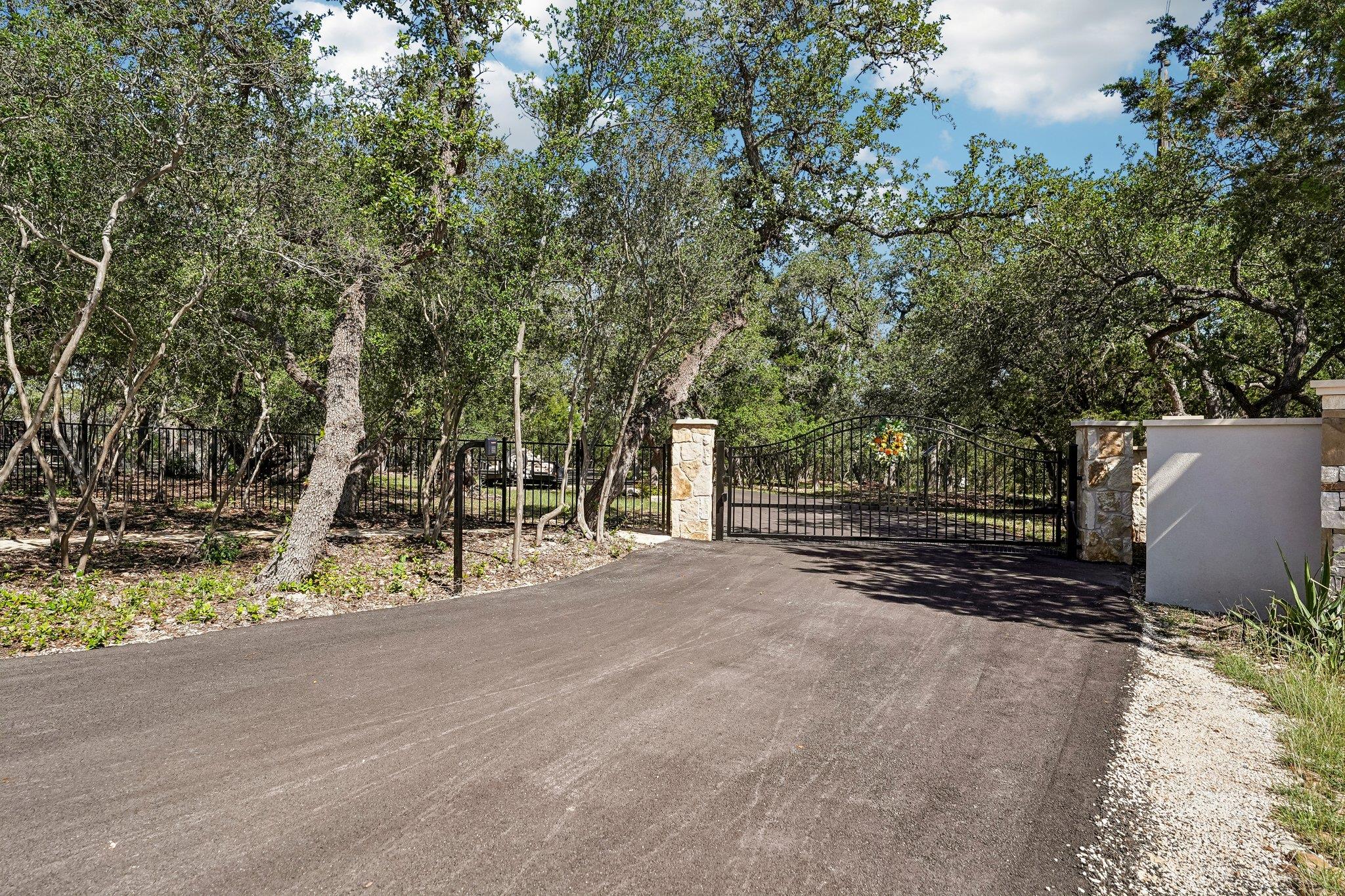 100 MESA Dr, Wimberley, TX 78676