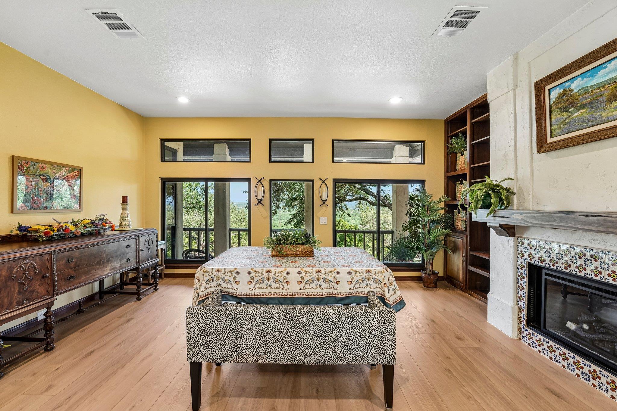 100 MESA Dr, Wimberley, TX 78676