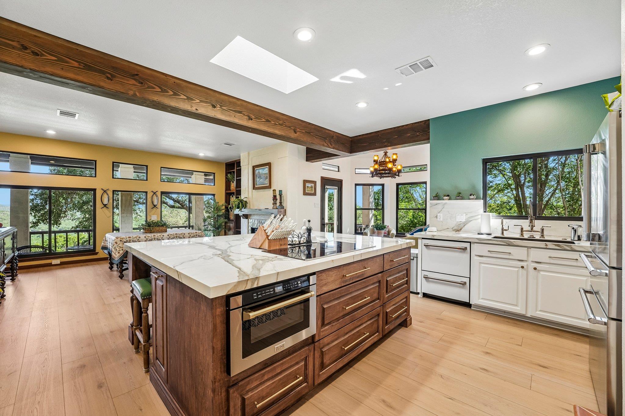 100 MESA Dr, Wimberley, TX 78676