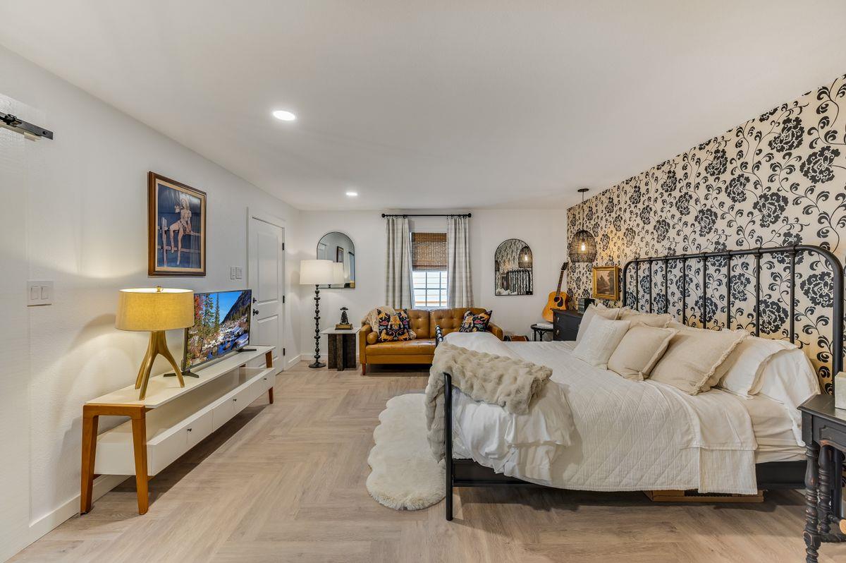 107 NE 4th St, Smithville, TX 78957