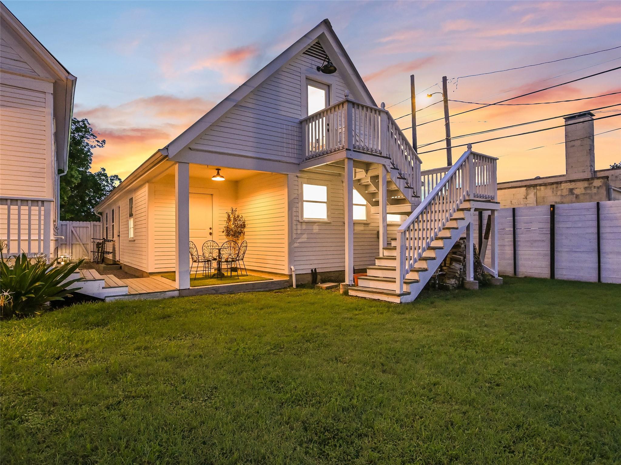 107 NE 4th St, Smithville, TX 78957