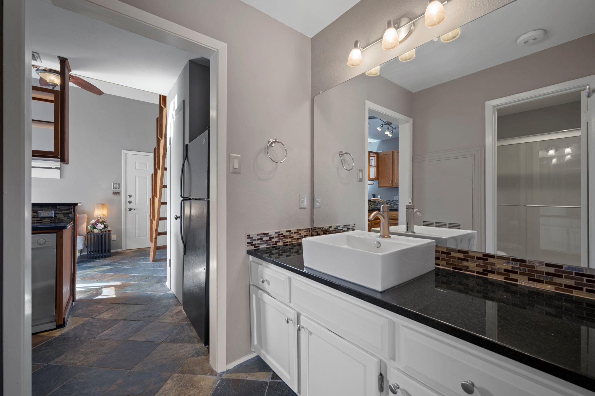 2210 Pearl St # 301, Austin, TX 78705