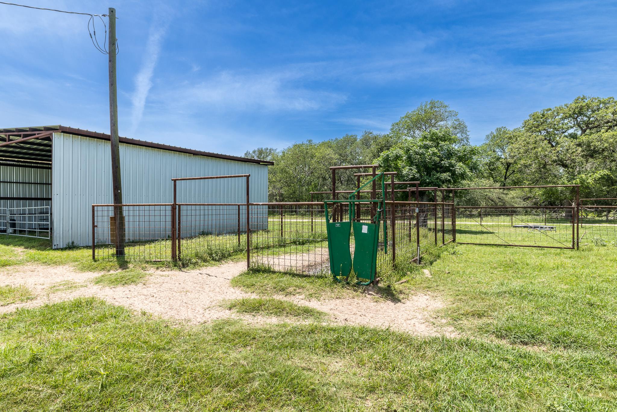 605 Fm 1682, Leesville, TX 78122