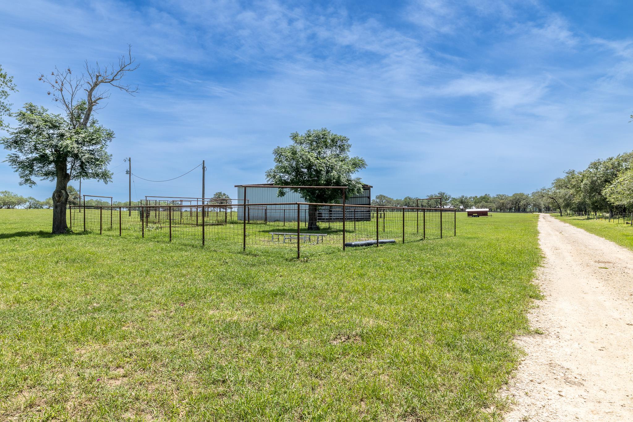 605 Fm 1682, Leesville, TX 78122
