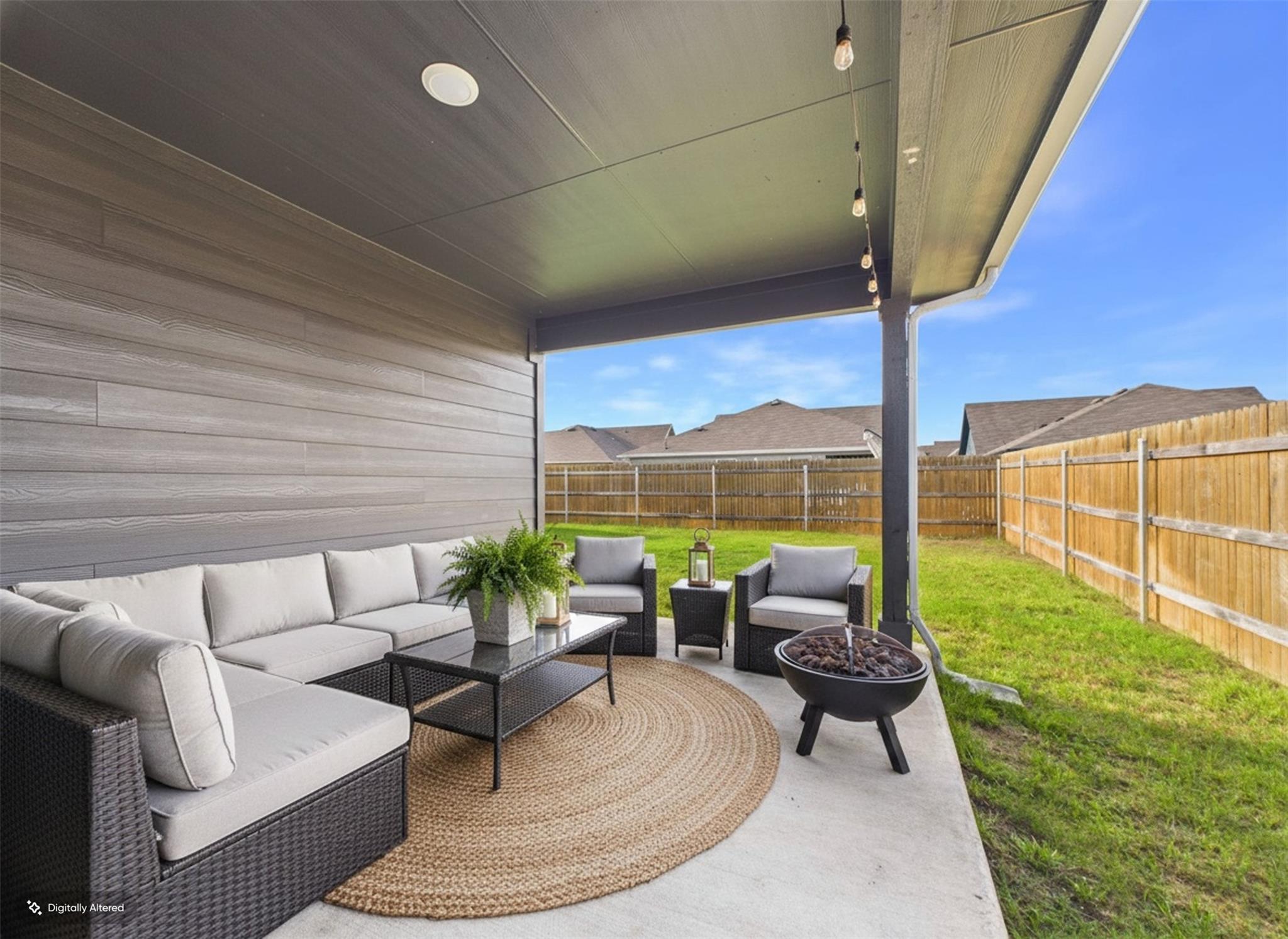1012 BETSY DR Dr, Seguin, TX 78155