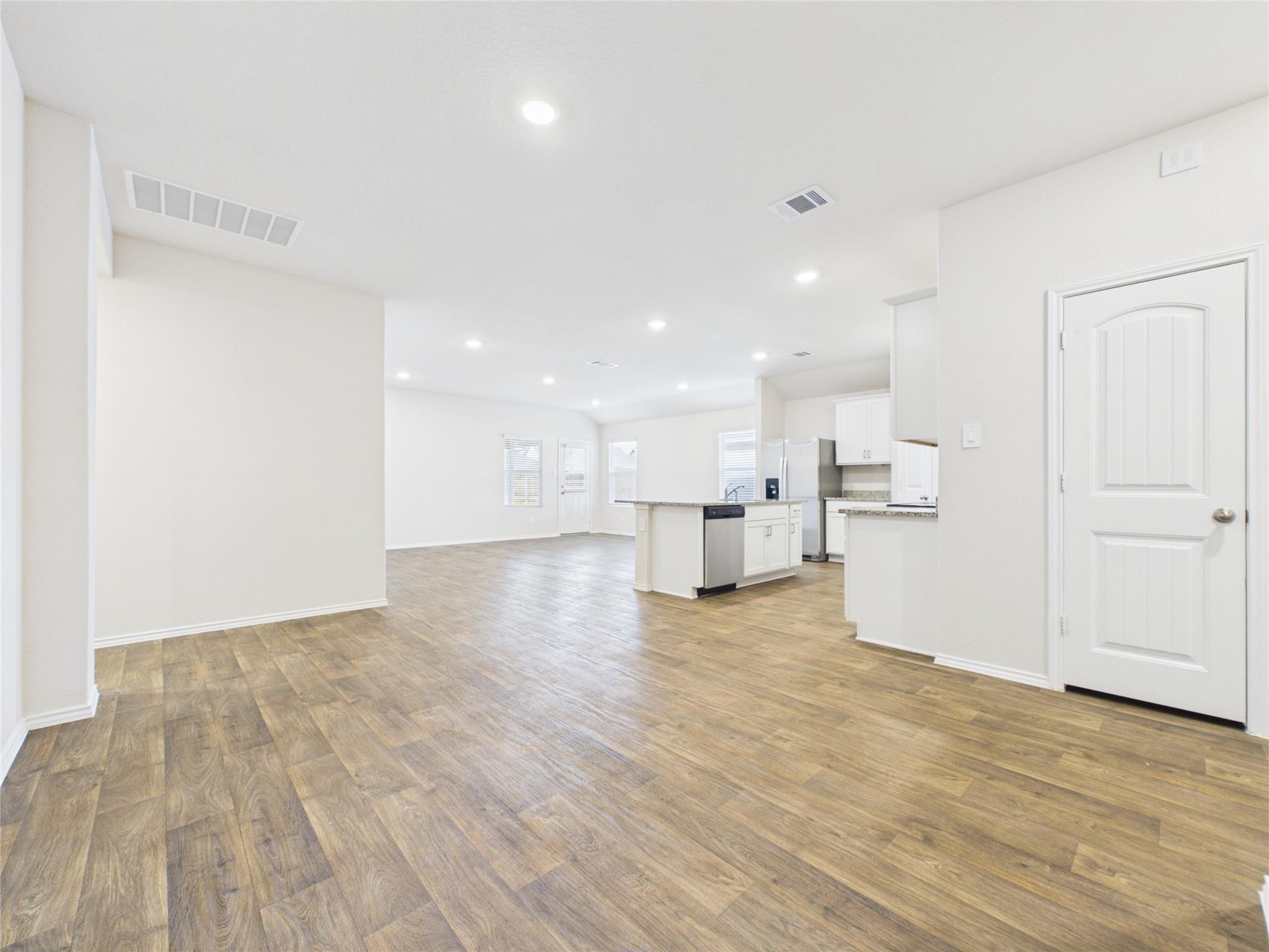 1012 BETSY DR Dr, Seguin, TX 78155