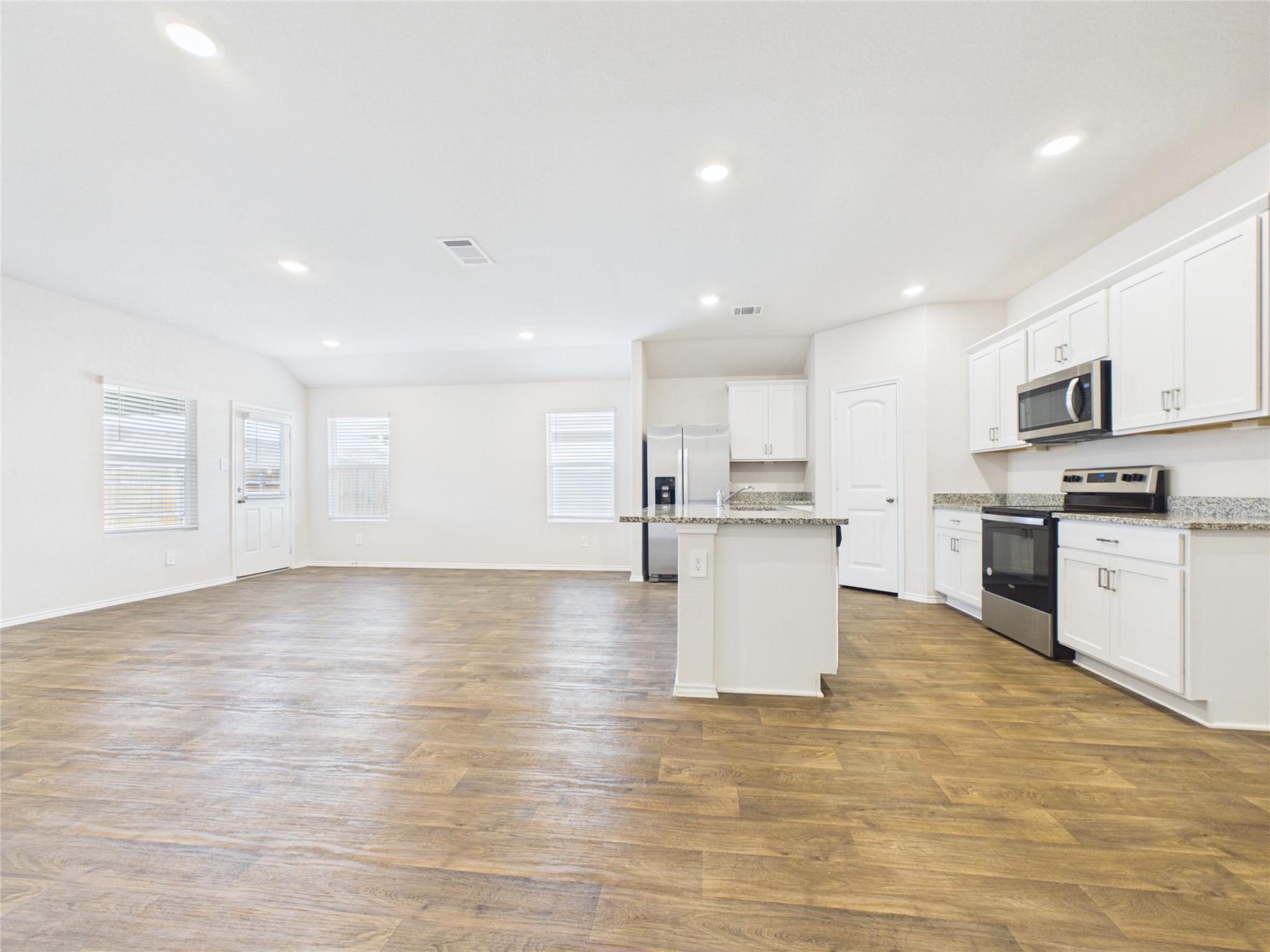 1012 BETSY DR Dr, Seguin, TX 78155