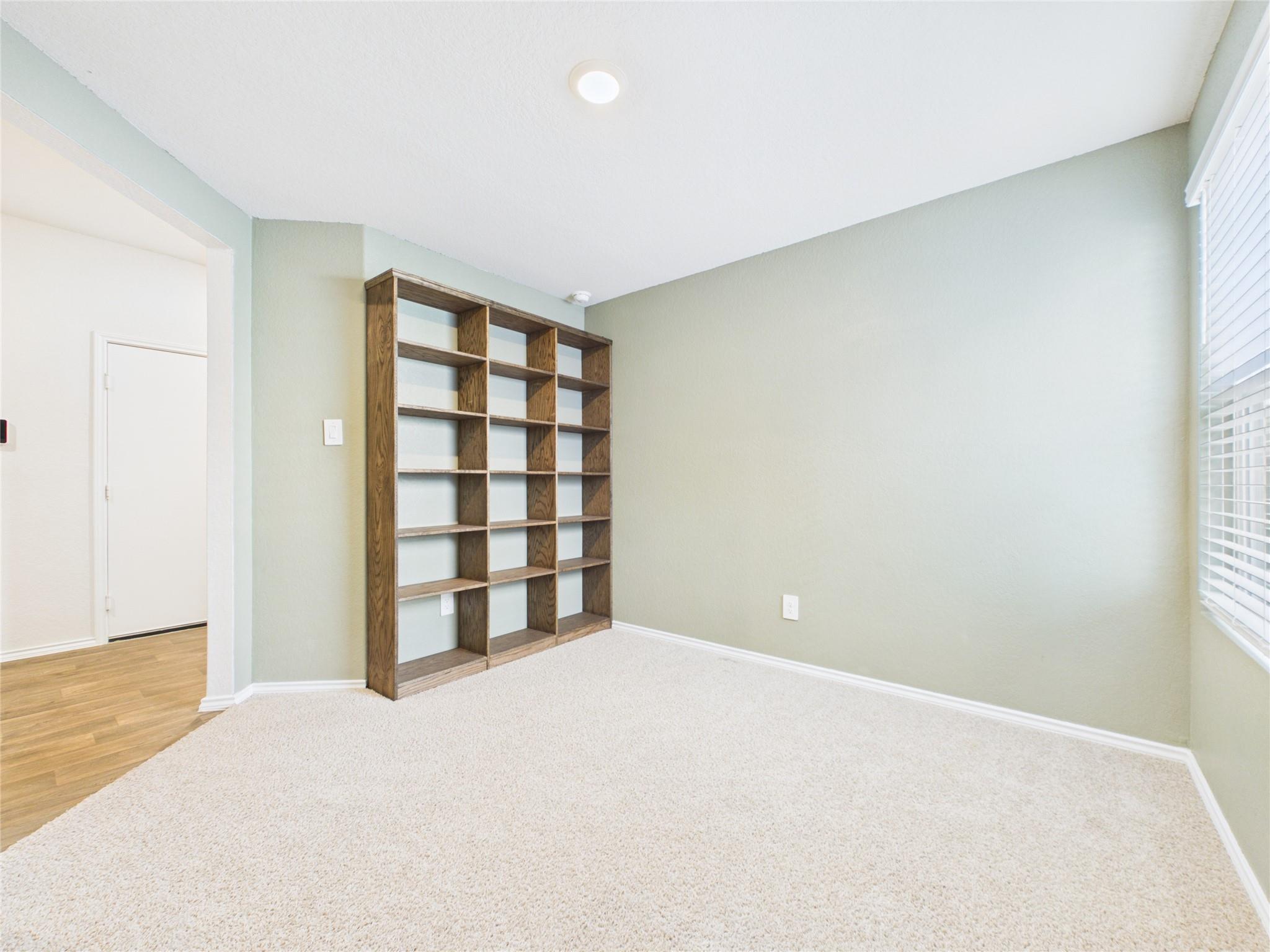1012 BETSY DR Dr, Seguin, TX 78155