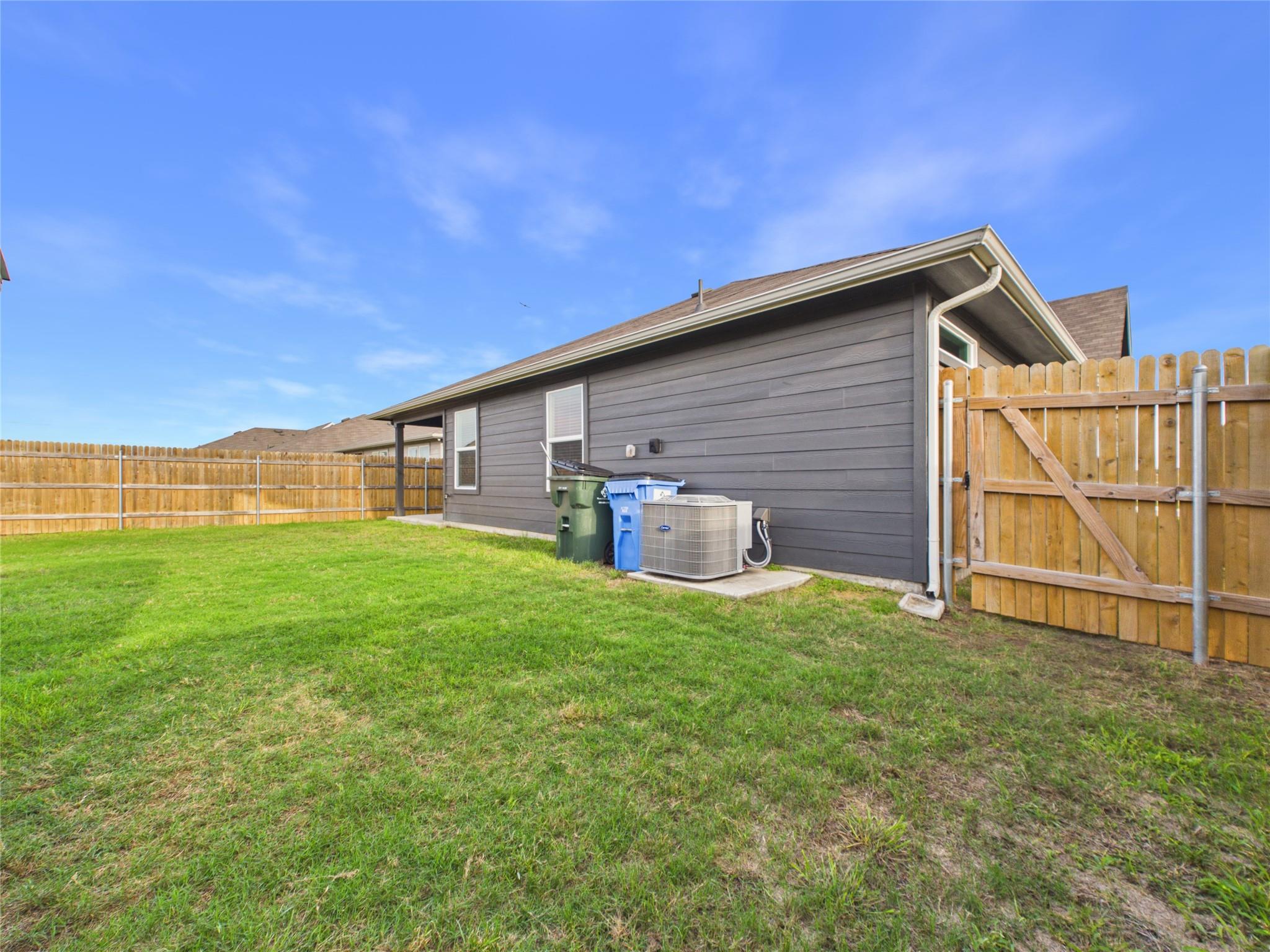 1012 BETSY DR Dr, Seguin, TX 78155