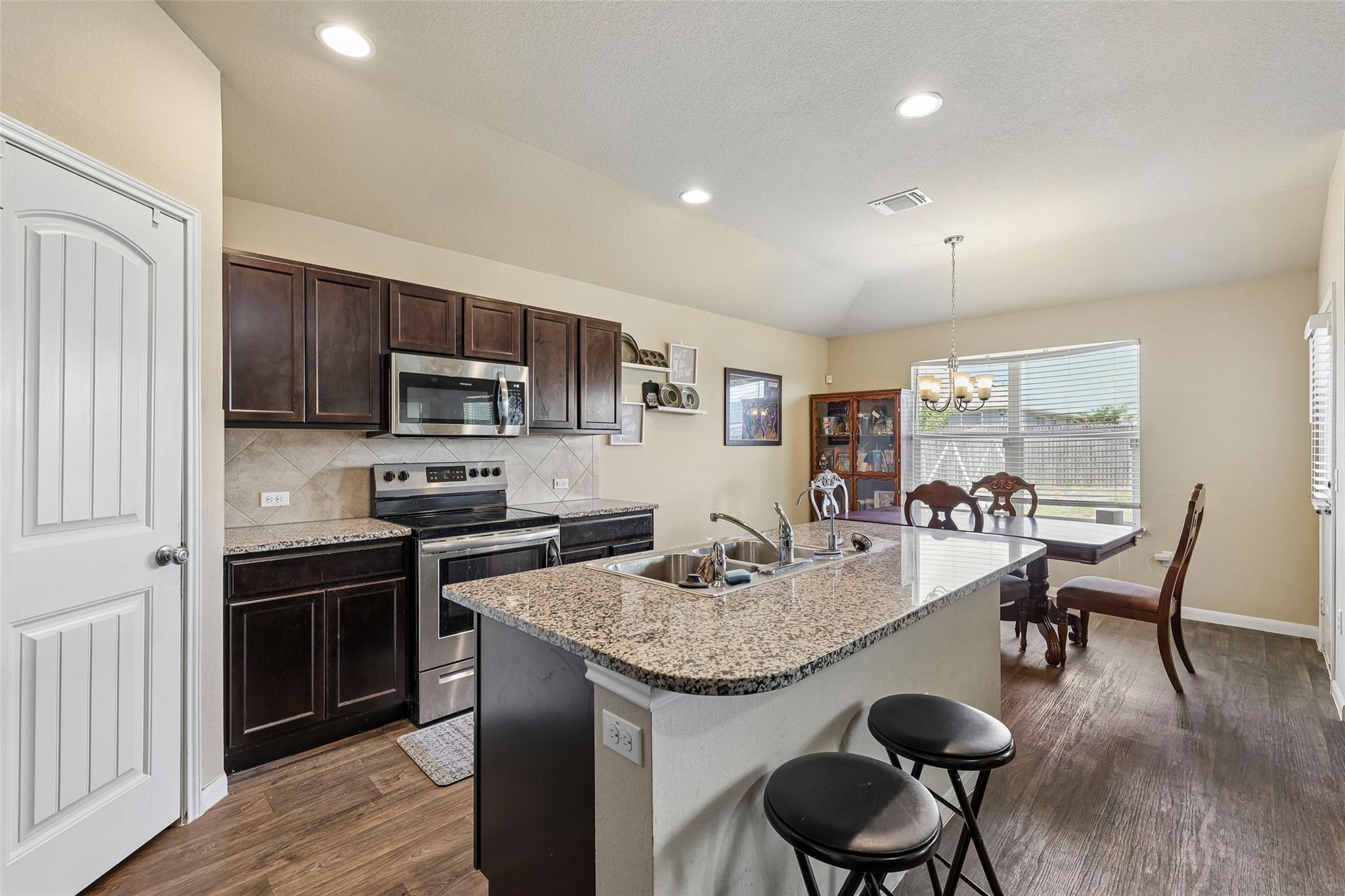 109 San Bernard Trl, Hutto, TX 78634