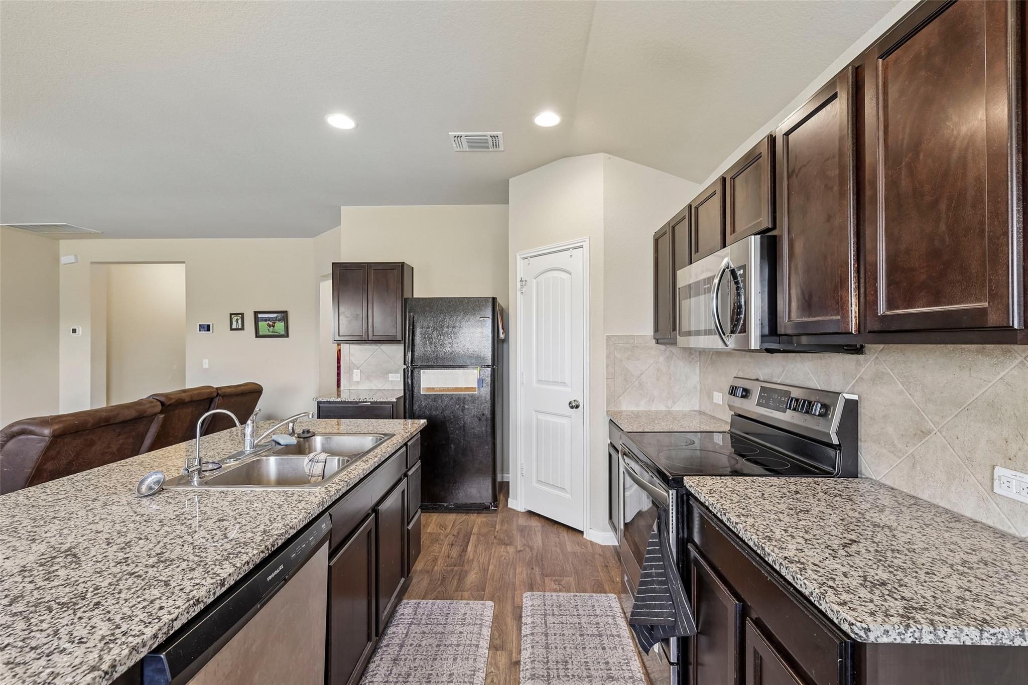 109 San Bernard Trl, Hutto, TX 78634