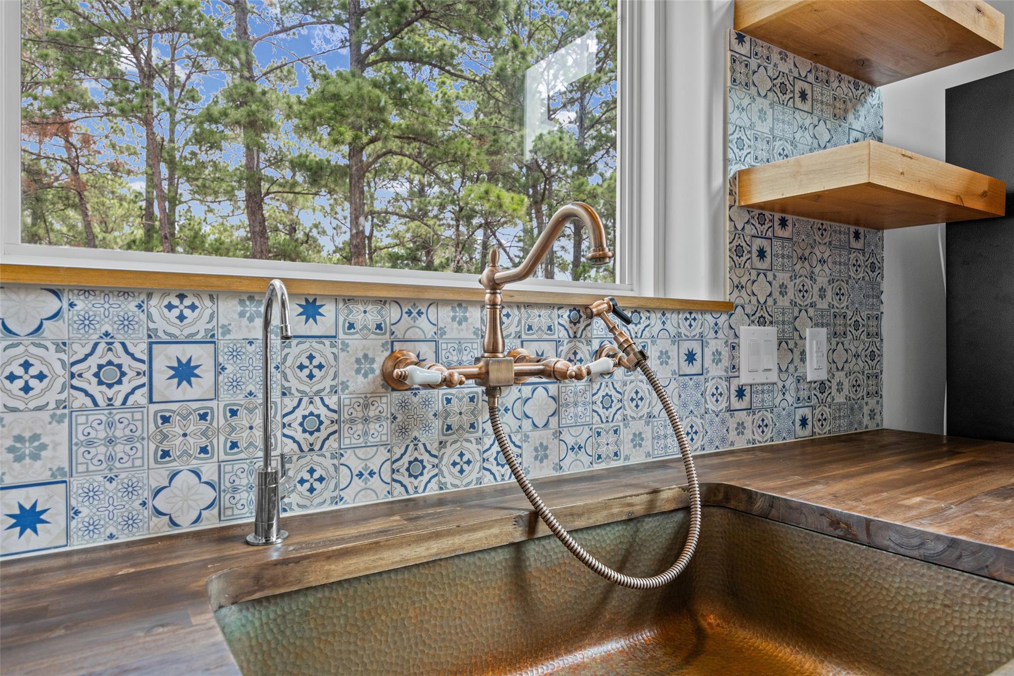 122 Mokolii Ct, Bastrop, TX 78602