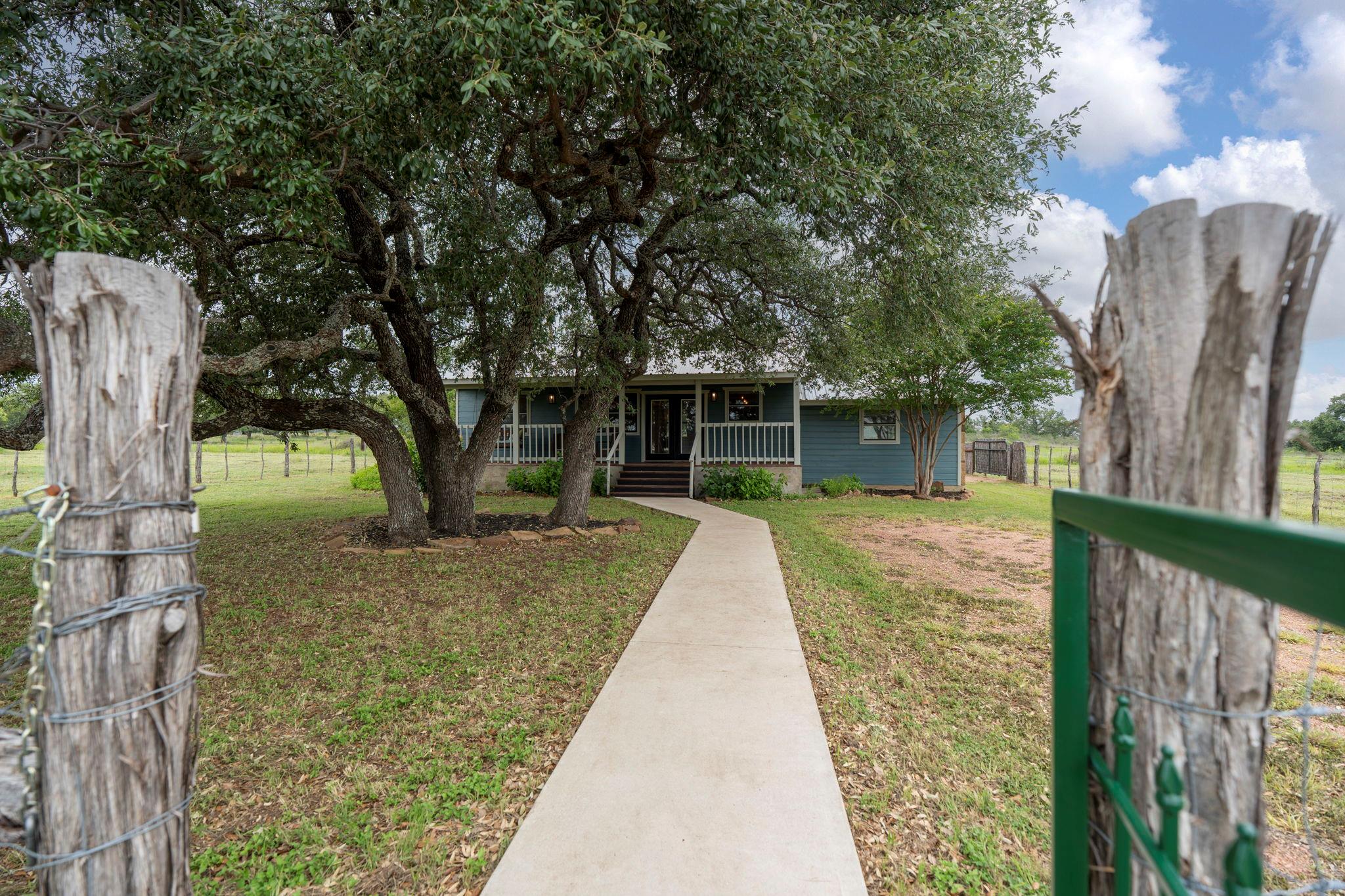 225 Ischar Ln, Mason, TX 76856
