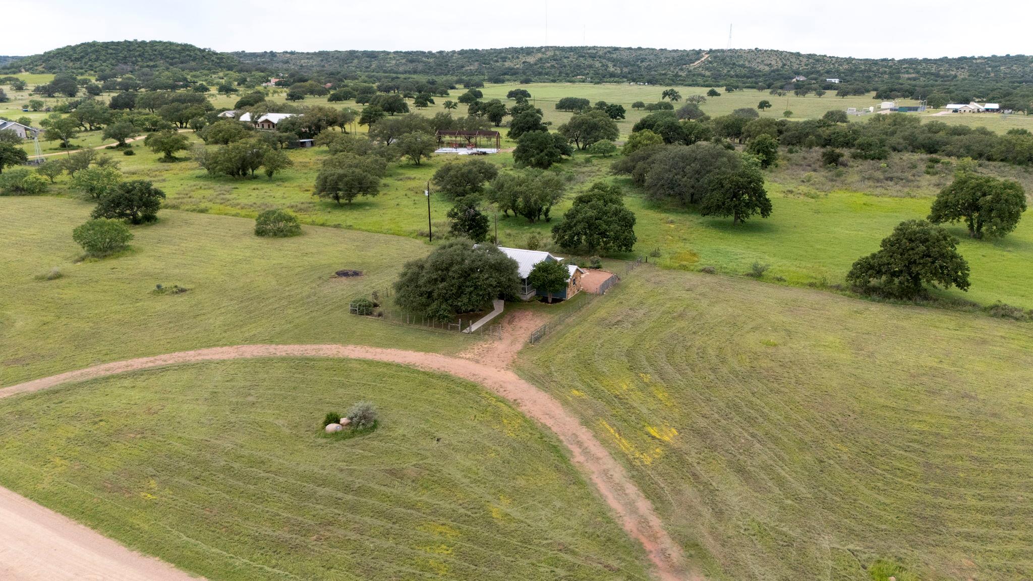 225 Ischar Ln, Mason, TX 76856