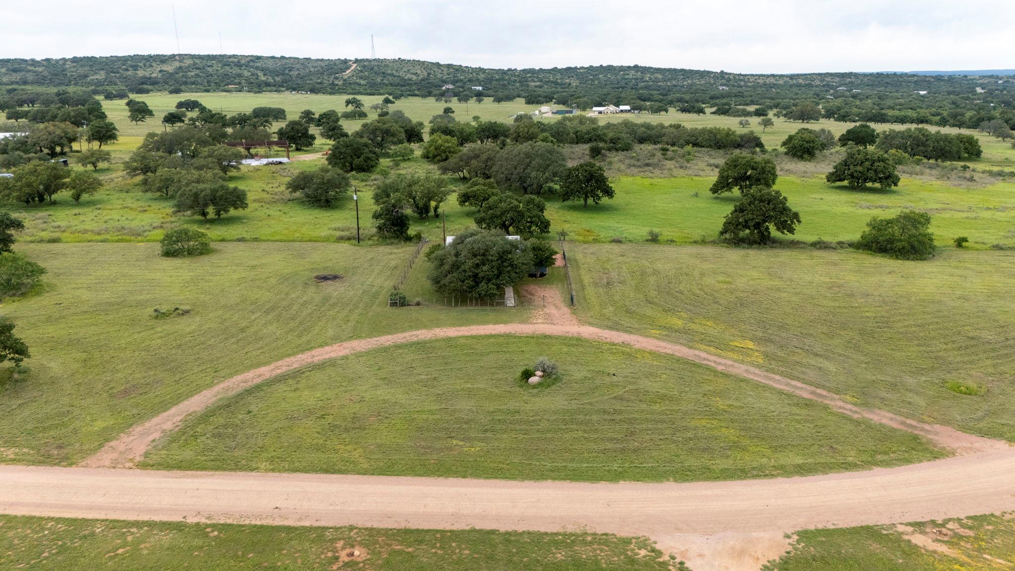 225 Ischar Ln, Mason, TX 76856
