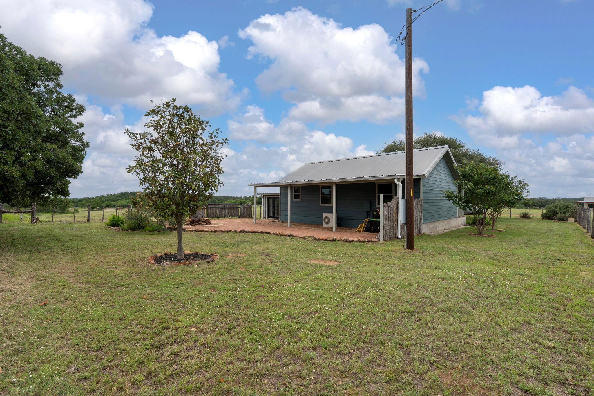 225 Ischar Ln, Mason, TX 76856