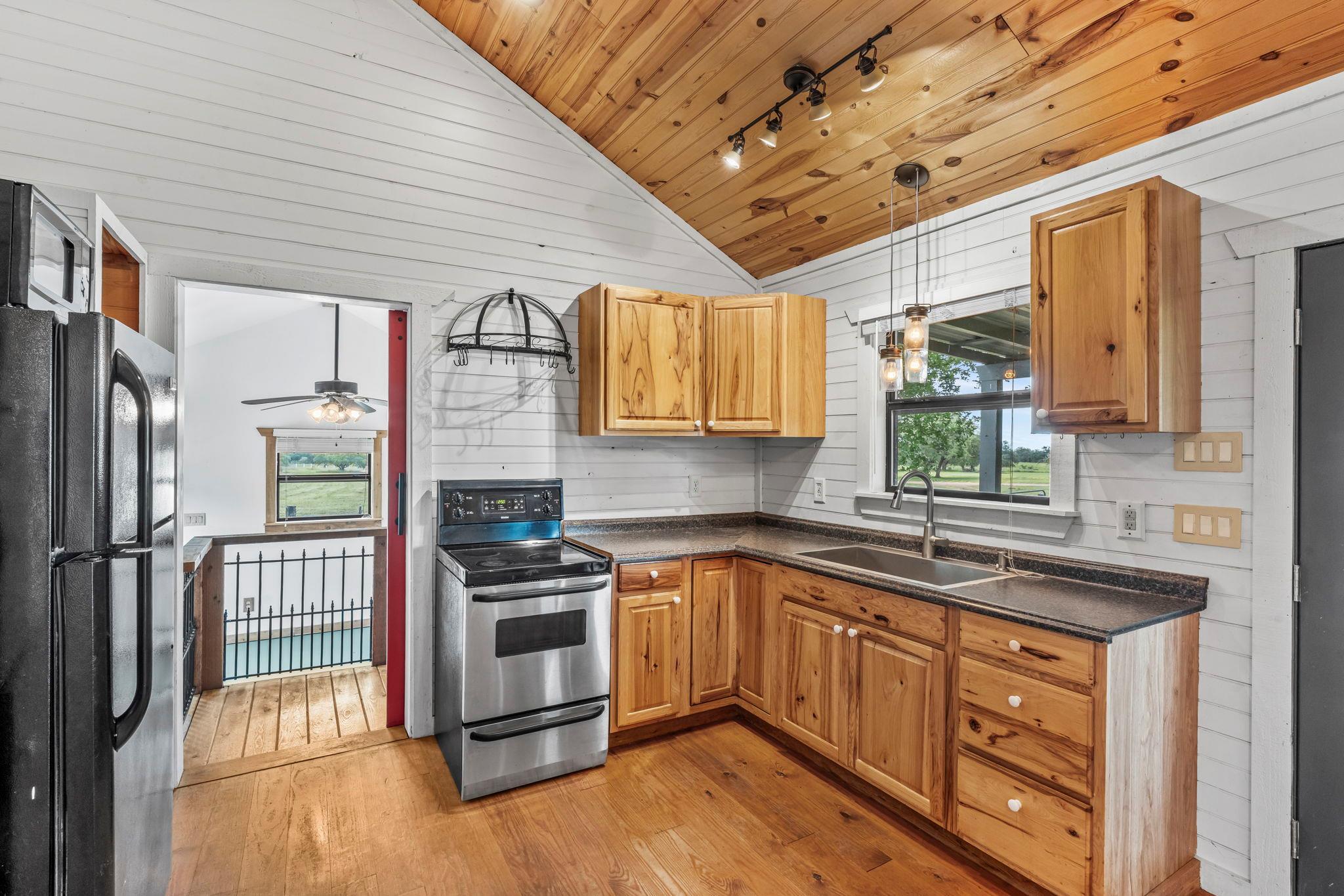225 Ischar Ln, Mason, TX 76856