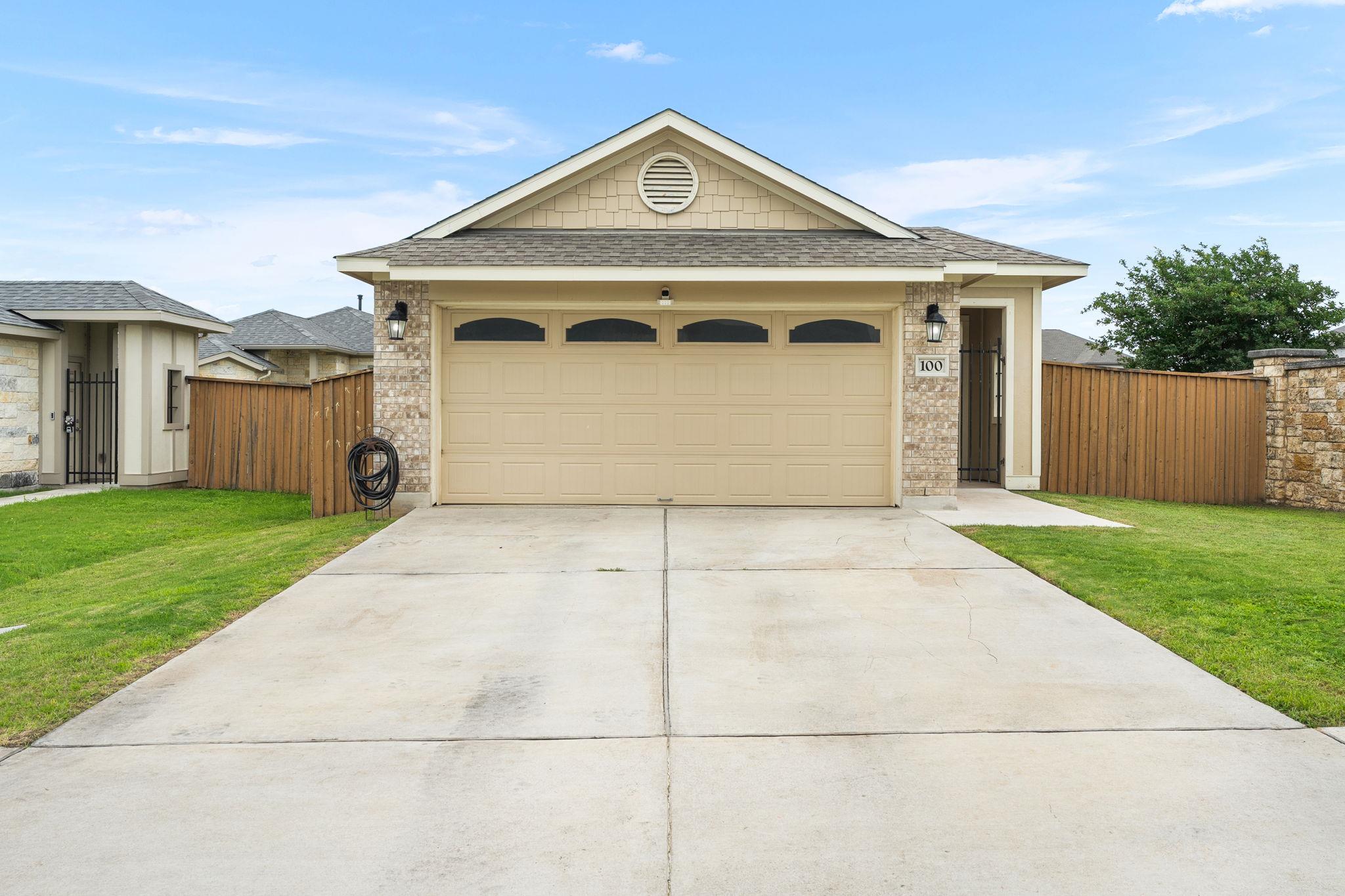 100 Arabian Colt Dr, Georgetown, TX 78626