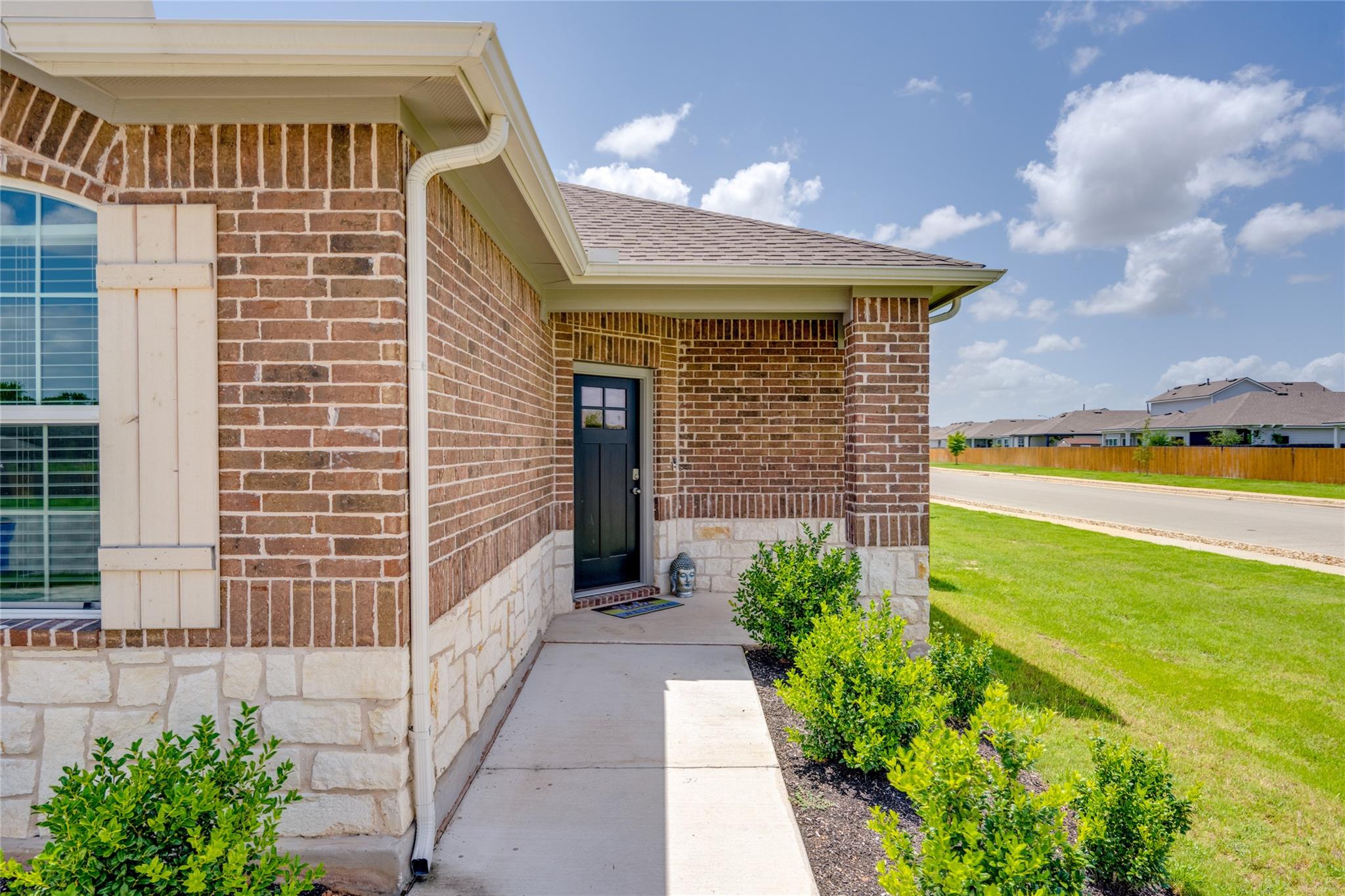 102 Rainmaker Cv, Bastrop, TX 78602