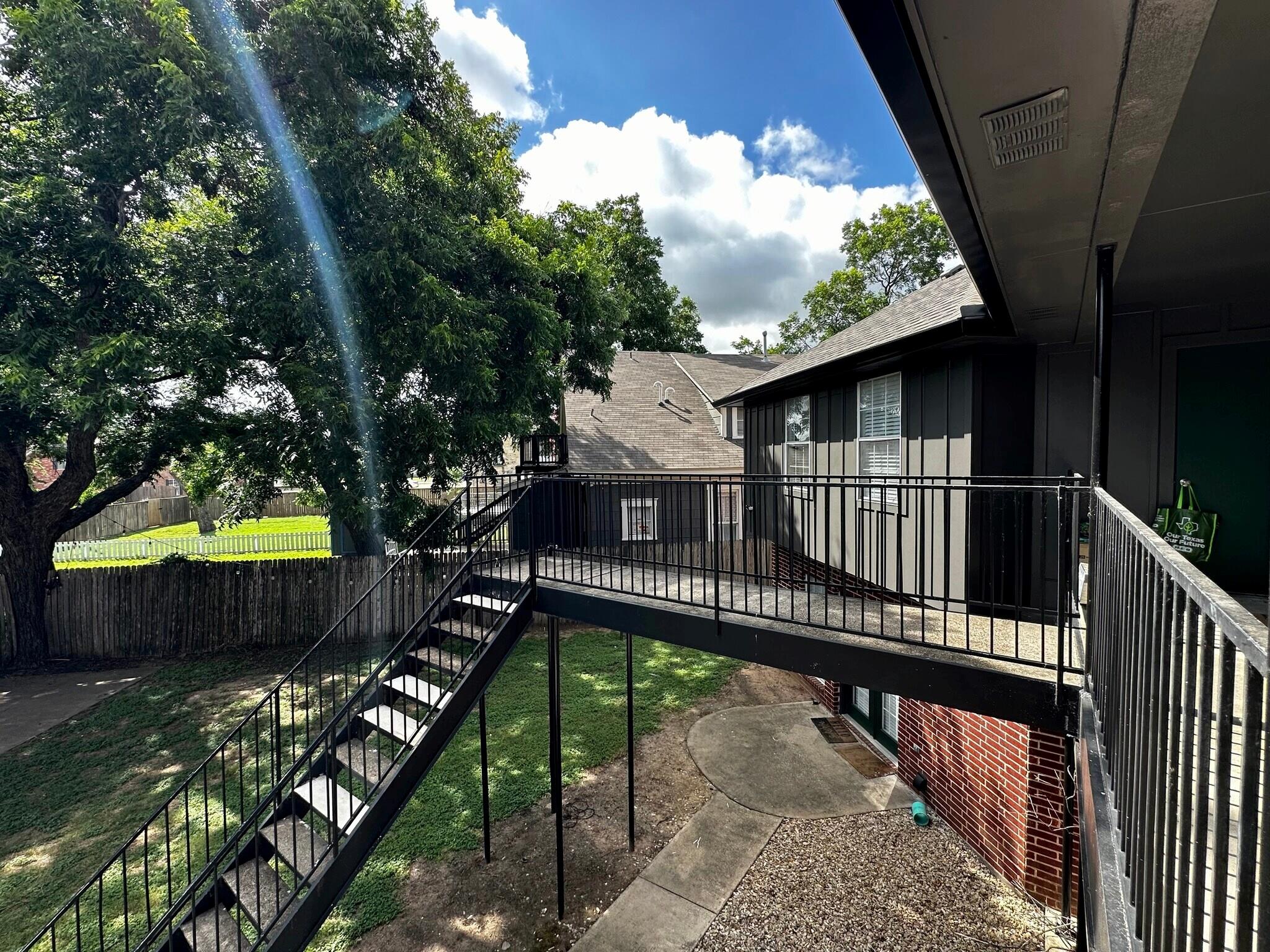 1902 S 8th St, Waco, TX 76706