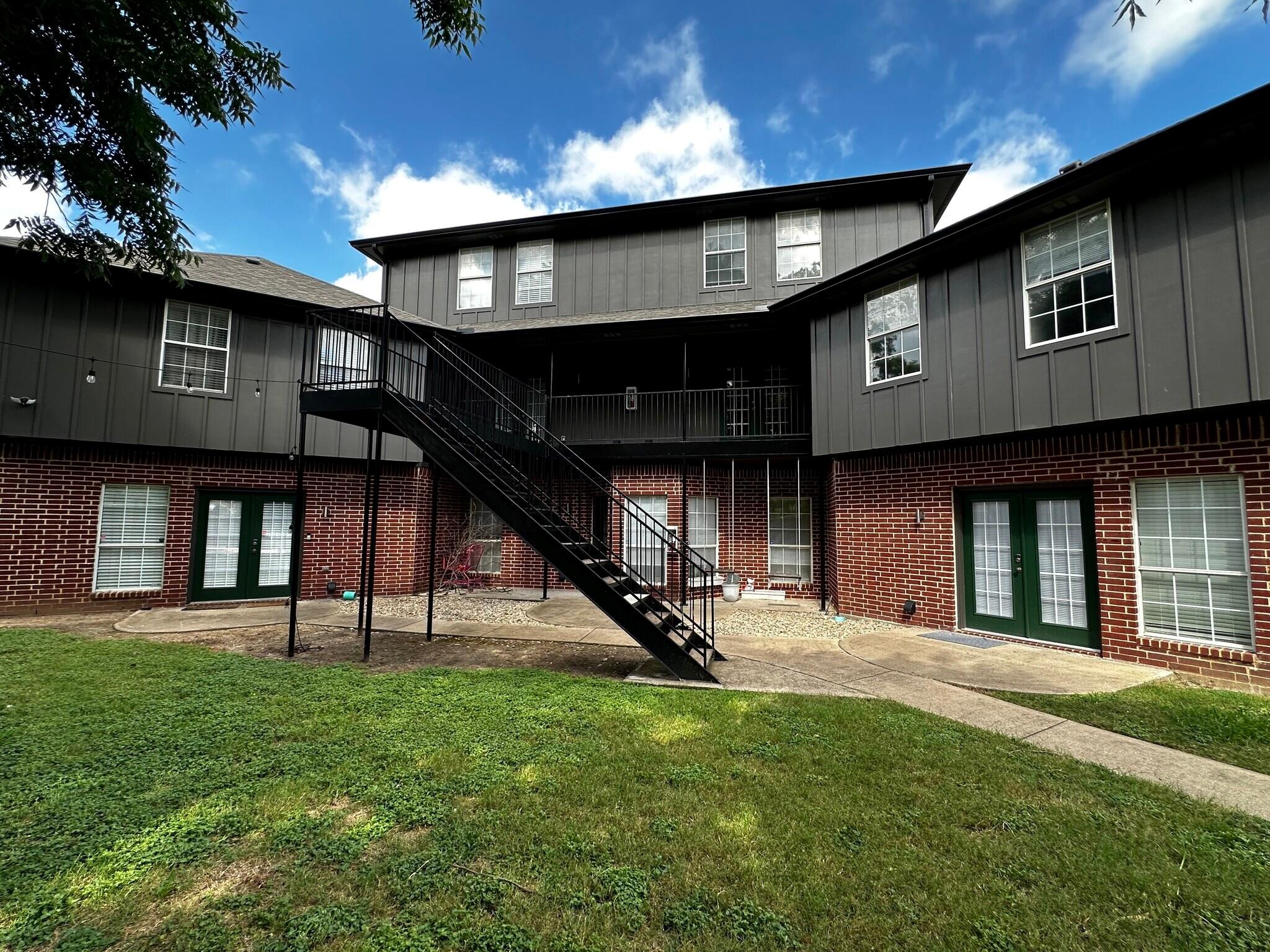 1902 S 8th St, Waco, TX 76706
