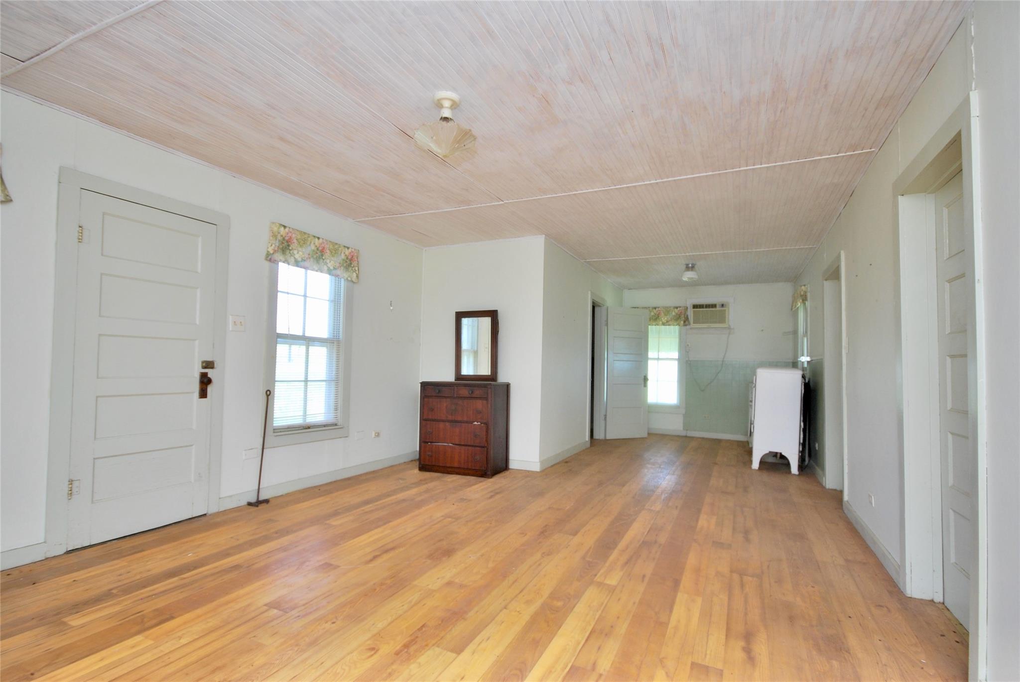 1070 Muehr Rd, Weimar, TX 78962