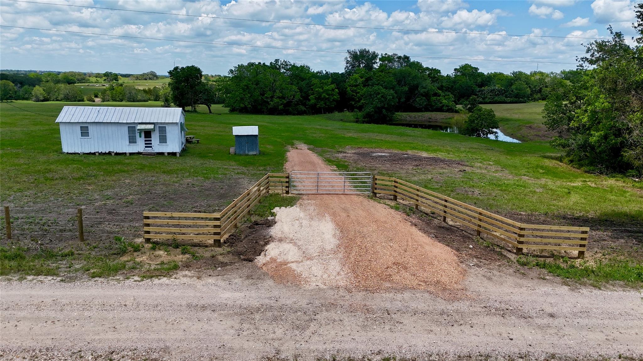 1070 Muehr Rd, Weimar, TX 78962