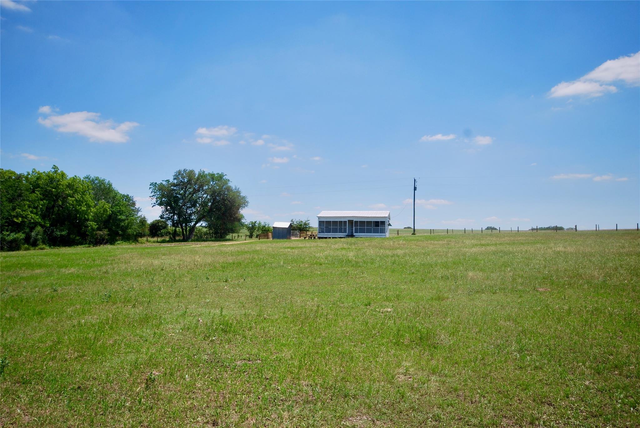 1070 Muehr Rd, Weimar, TX 78962