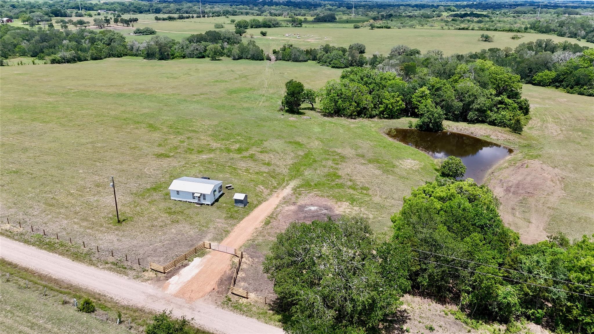 1070 Muehr Rd, Weimar, TX 78962