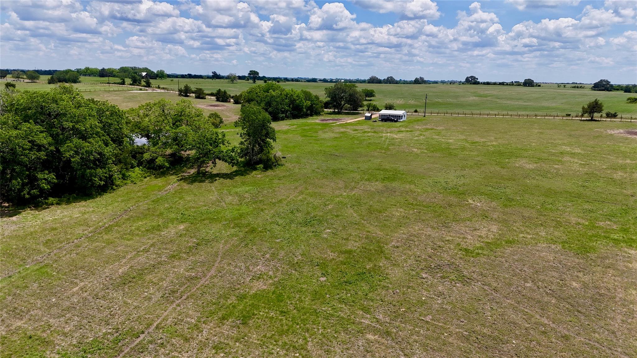 1070 Muehr Rd, Weimar, TX 78962
