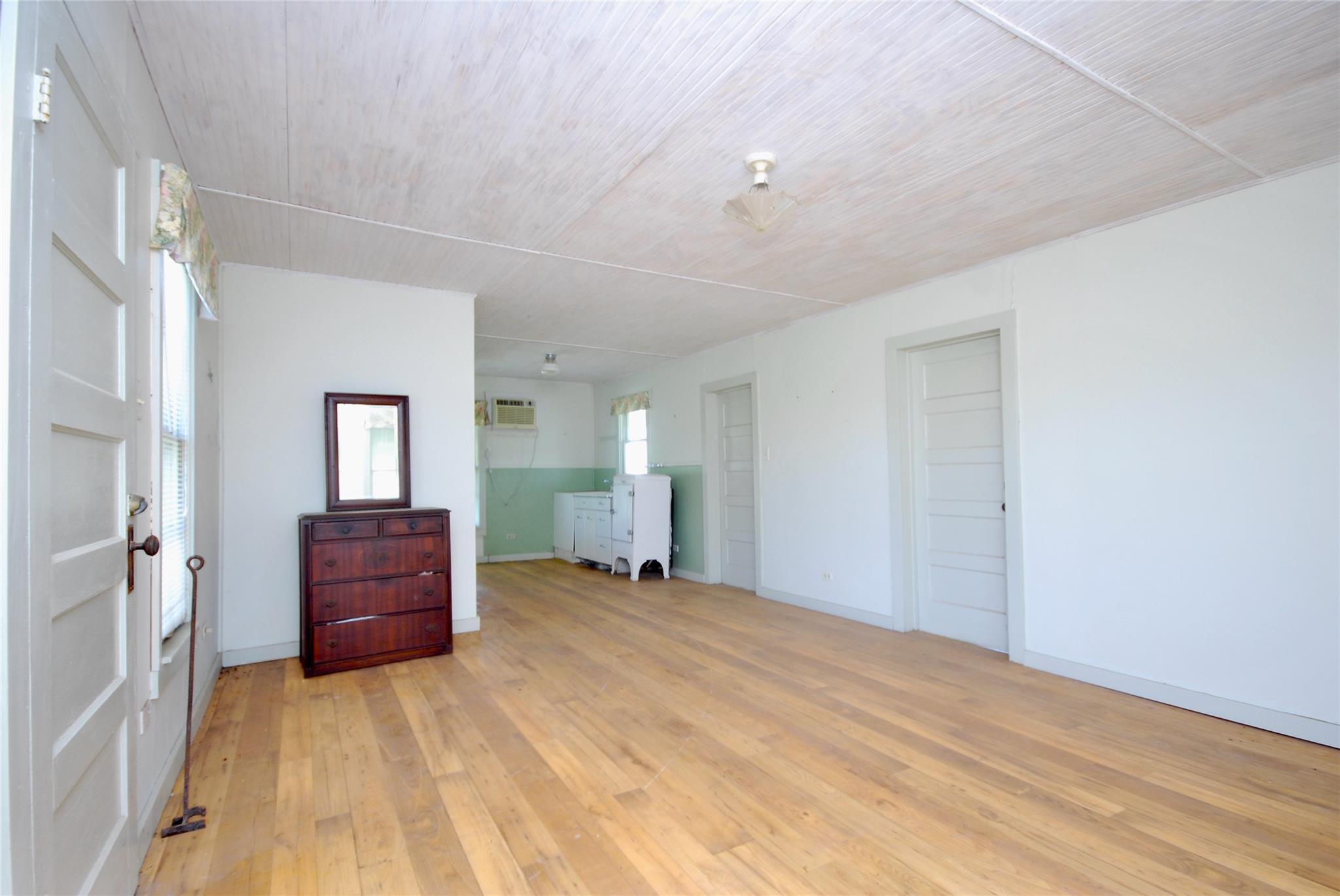 1070 Muehr Rd, Weimar, TX 78962