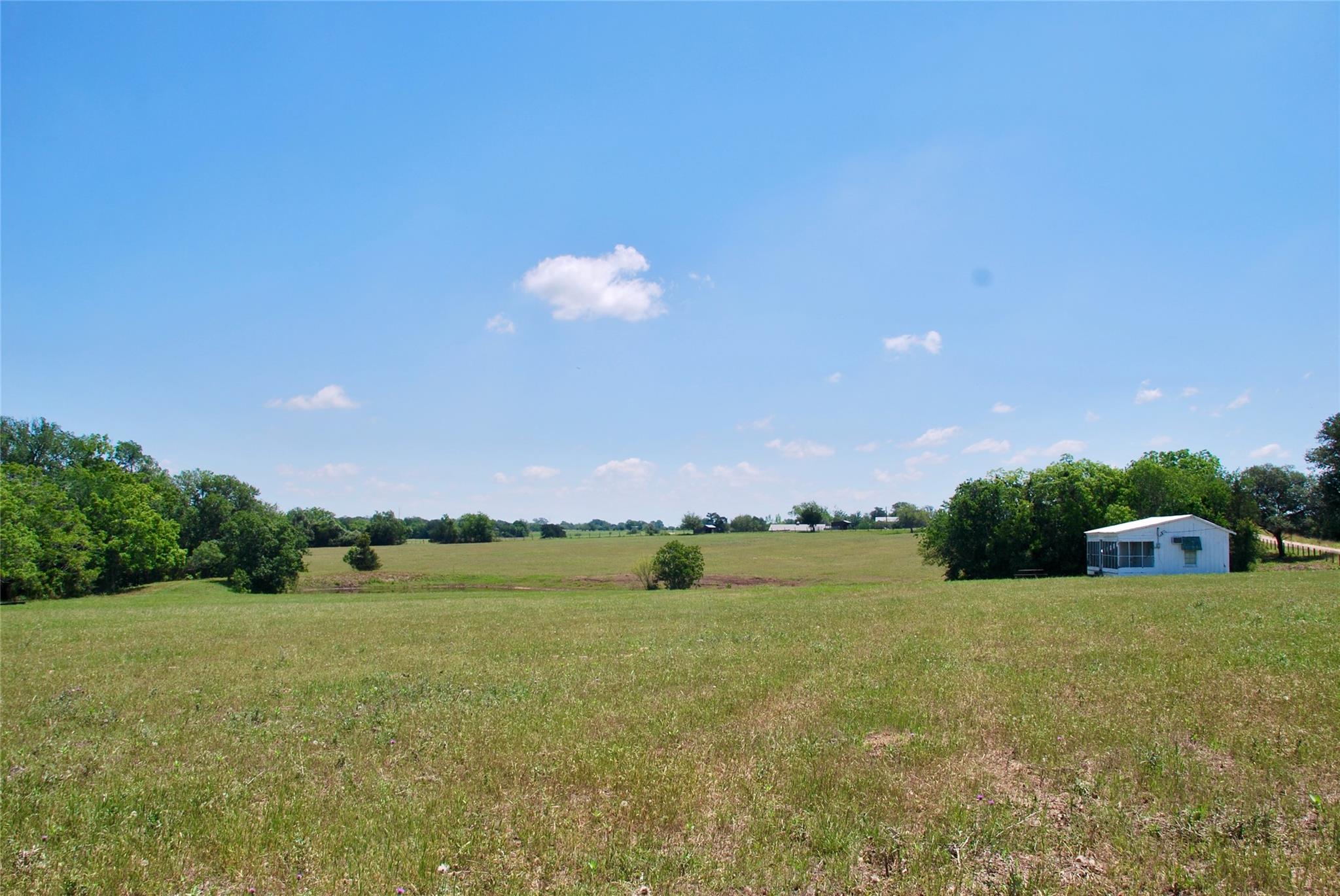 1070 Muehr Rd, Weimar, TX 78962