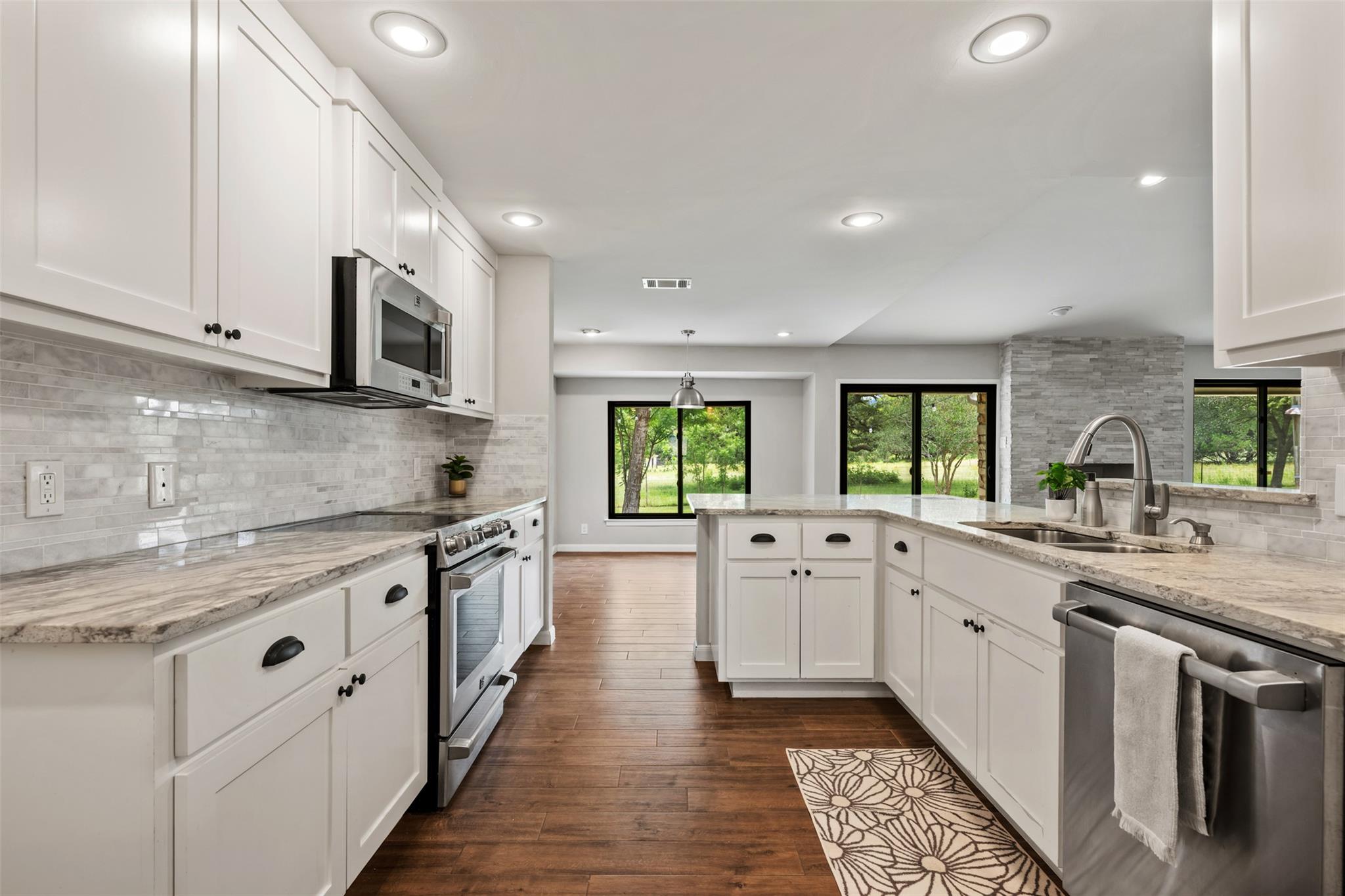 1600 Pin Oak Ln, Round Rock, TX 78681