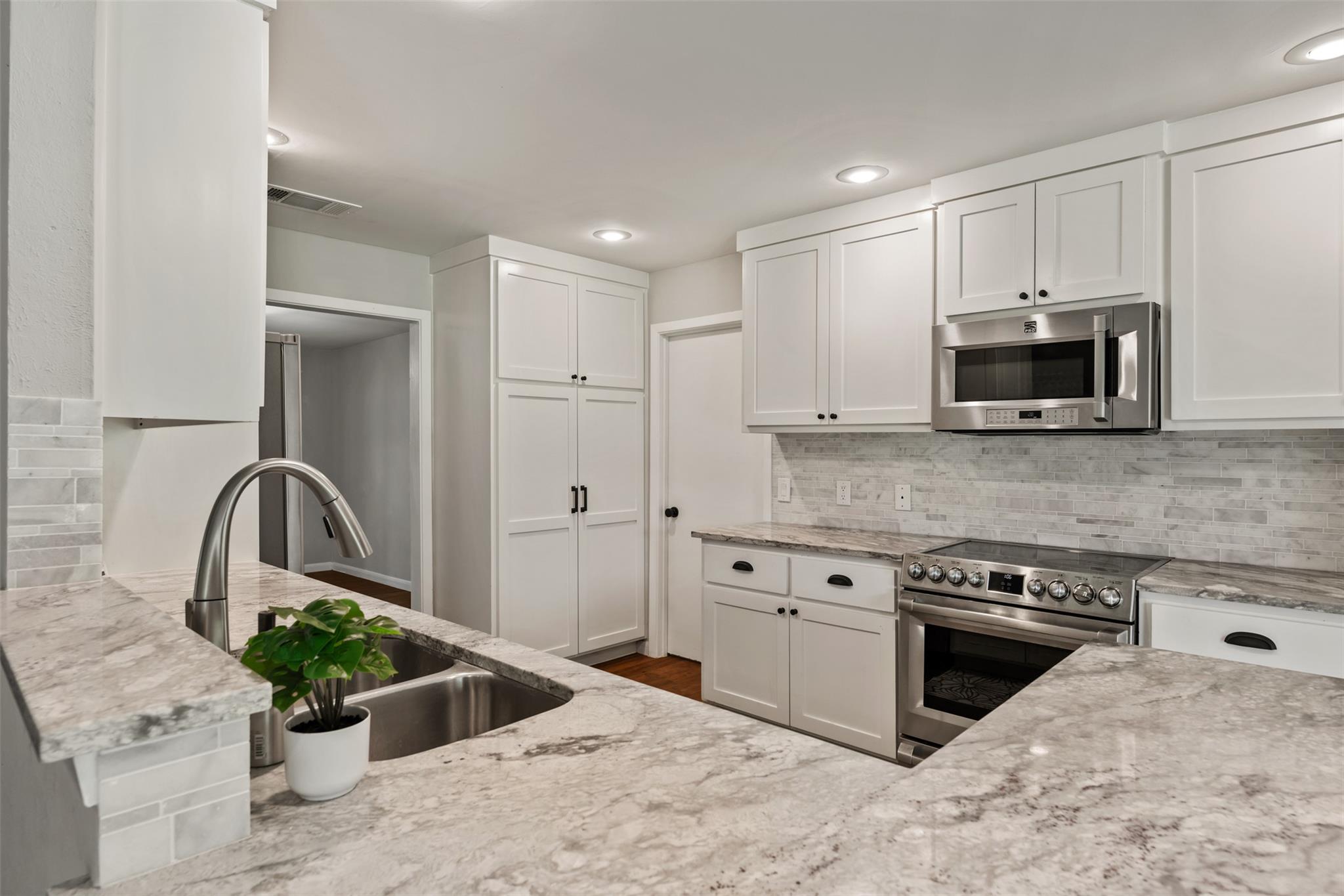 1600 Pin Oak Ln, Round Rock, TX 78681