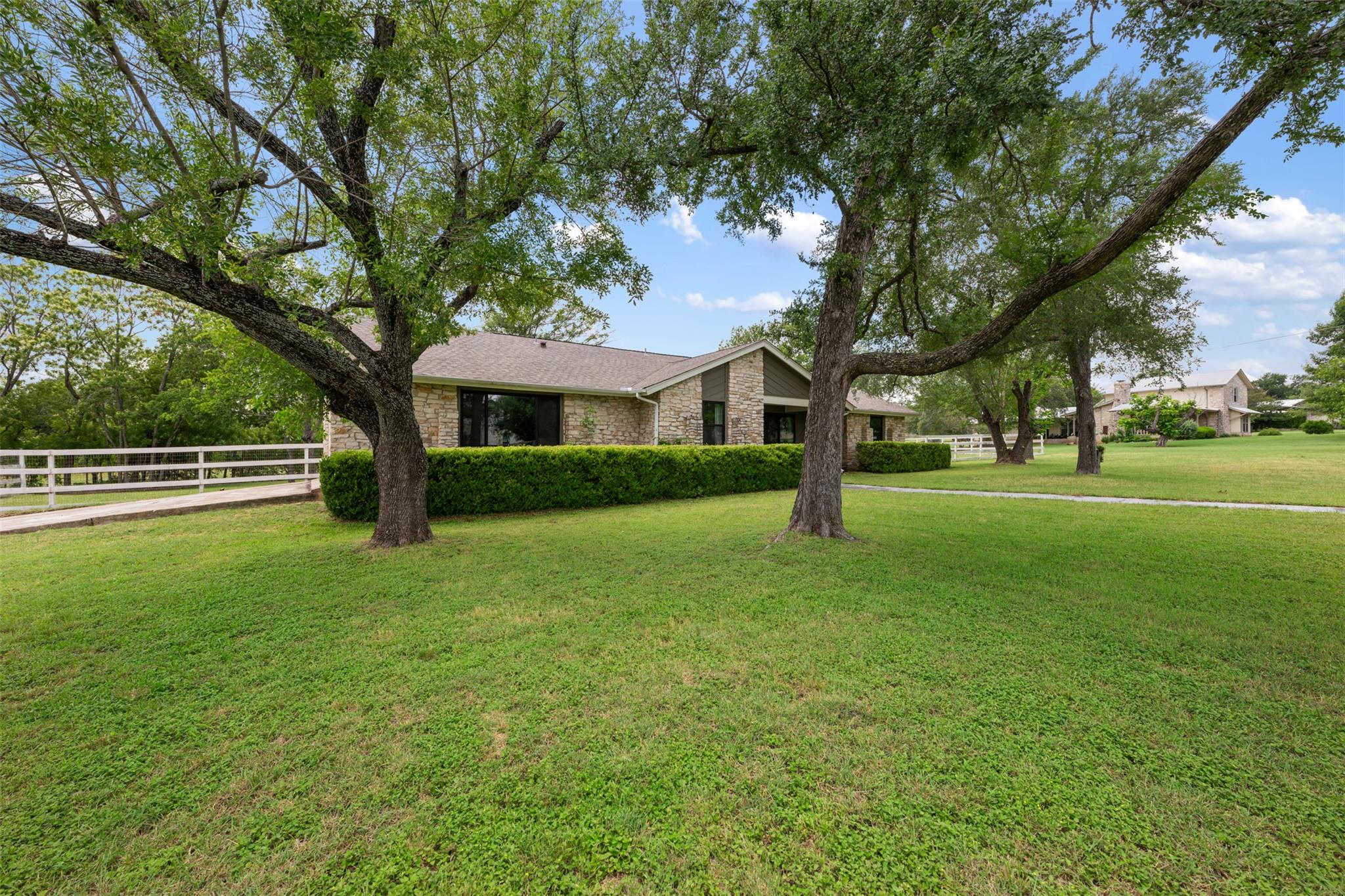1600 Pin Oak Ln, Round Rock, TX 78681