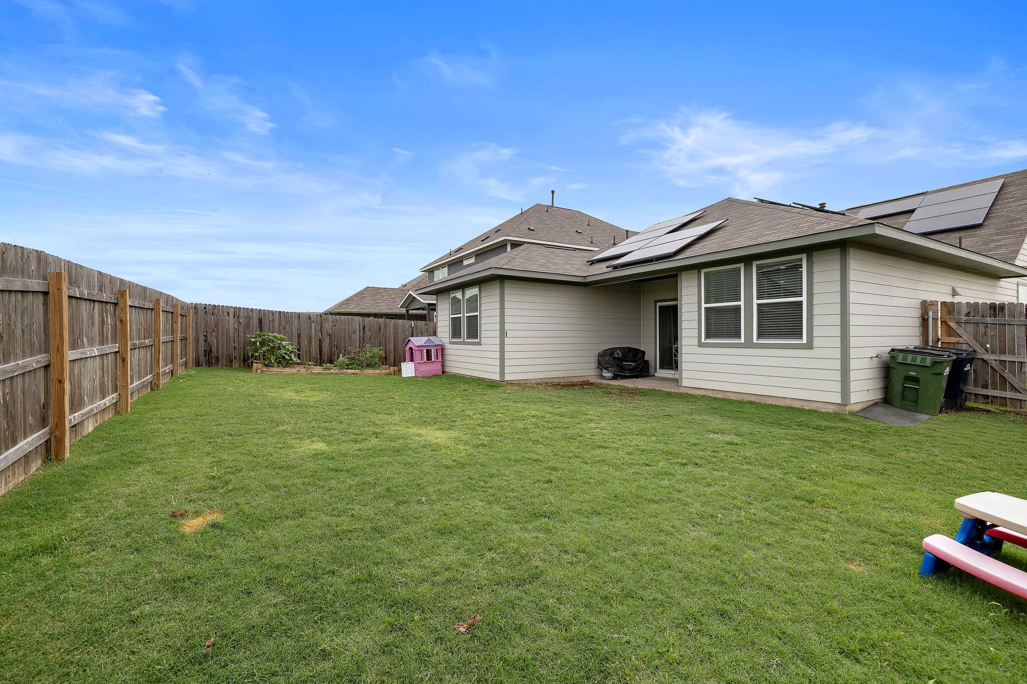 142 Prairie Falls Dr, Hutto, TX 78634