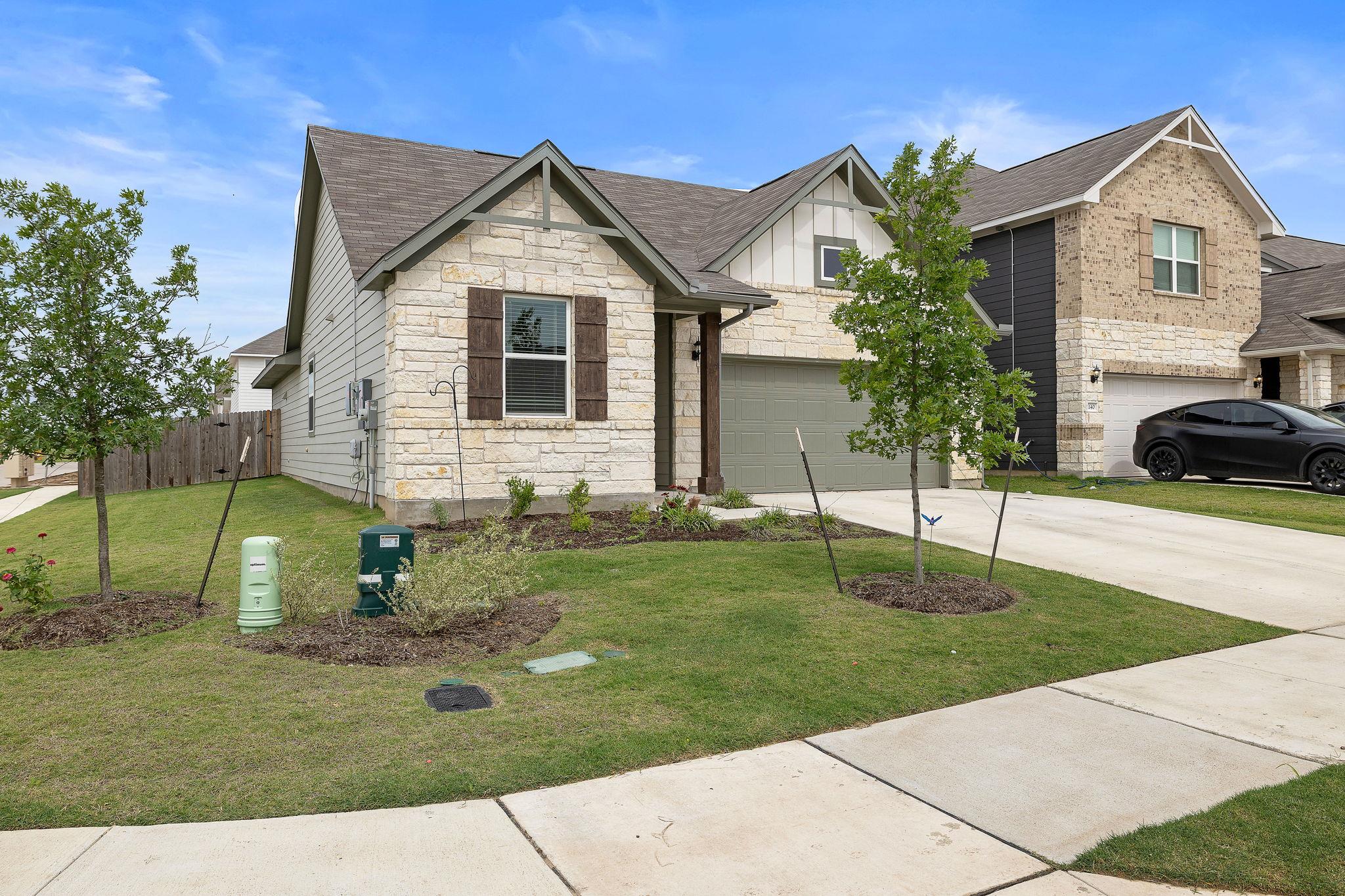 142 Prairie Falls Dr, Hutto, TX 78634