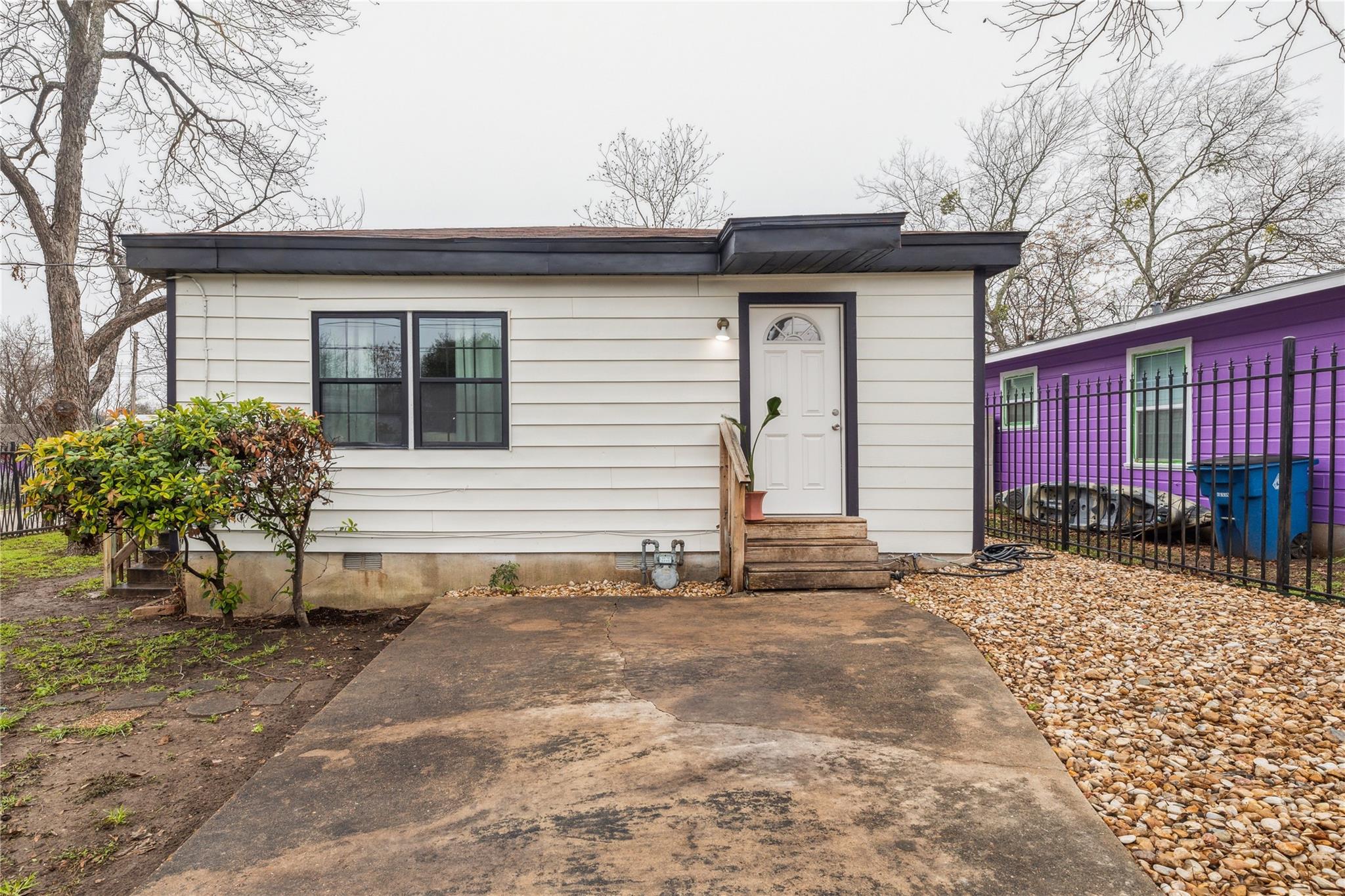 2105 E 17th St, Austin, TX 78702