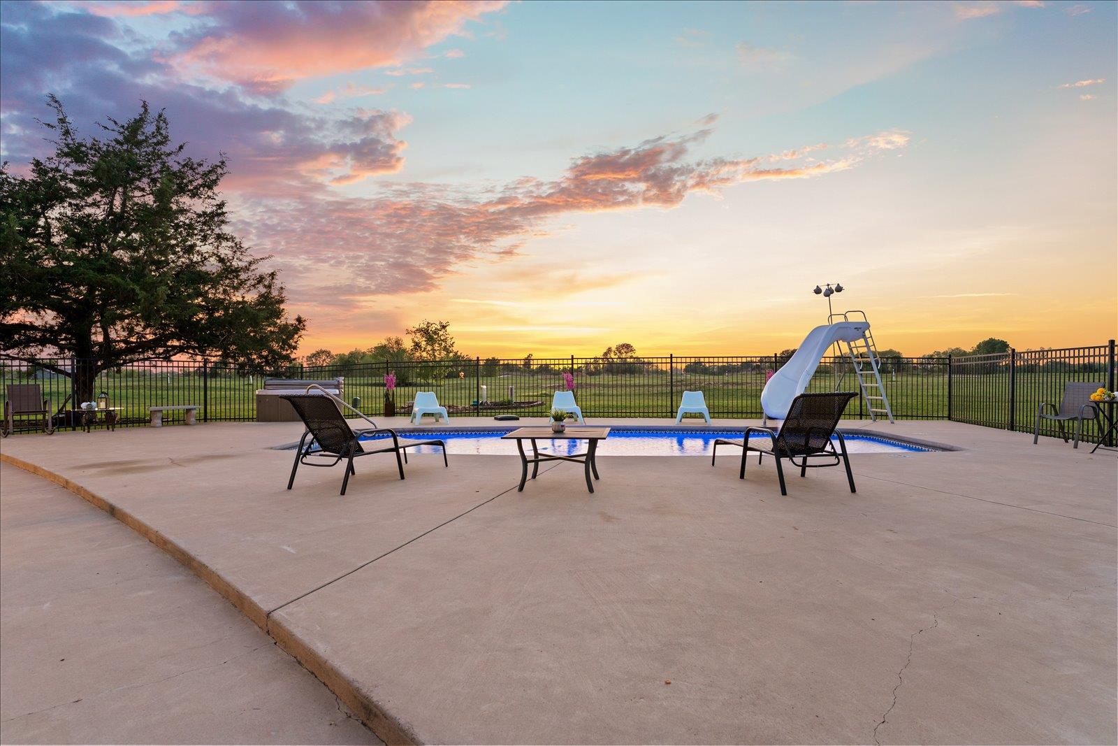 125 Fairway Ct, Bastrop, TX 78602