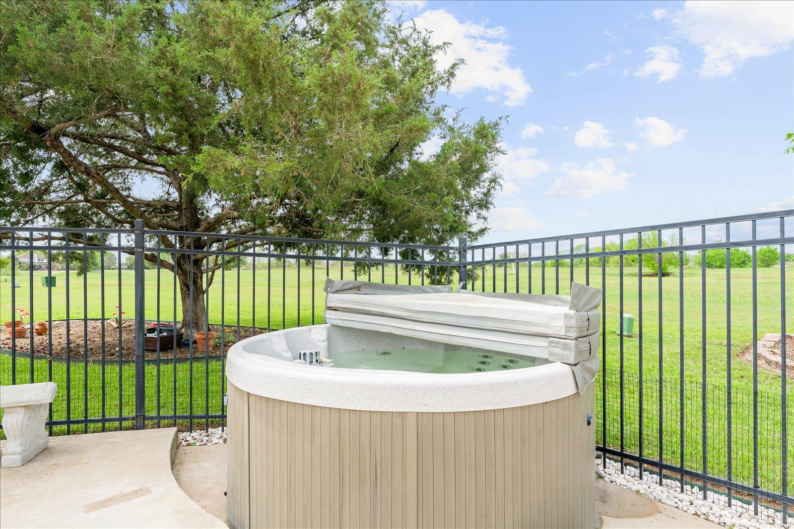 125 Fairway Ct, Bastrop, TX 78602