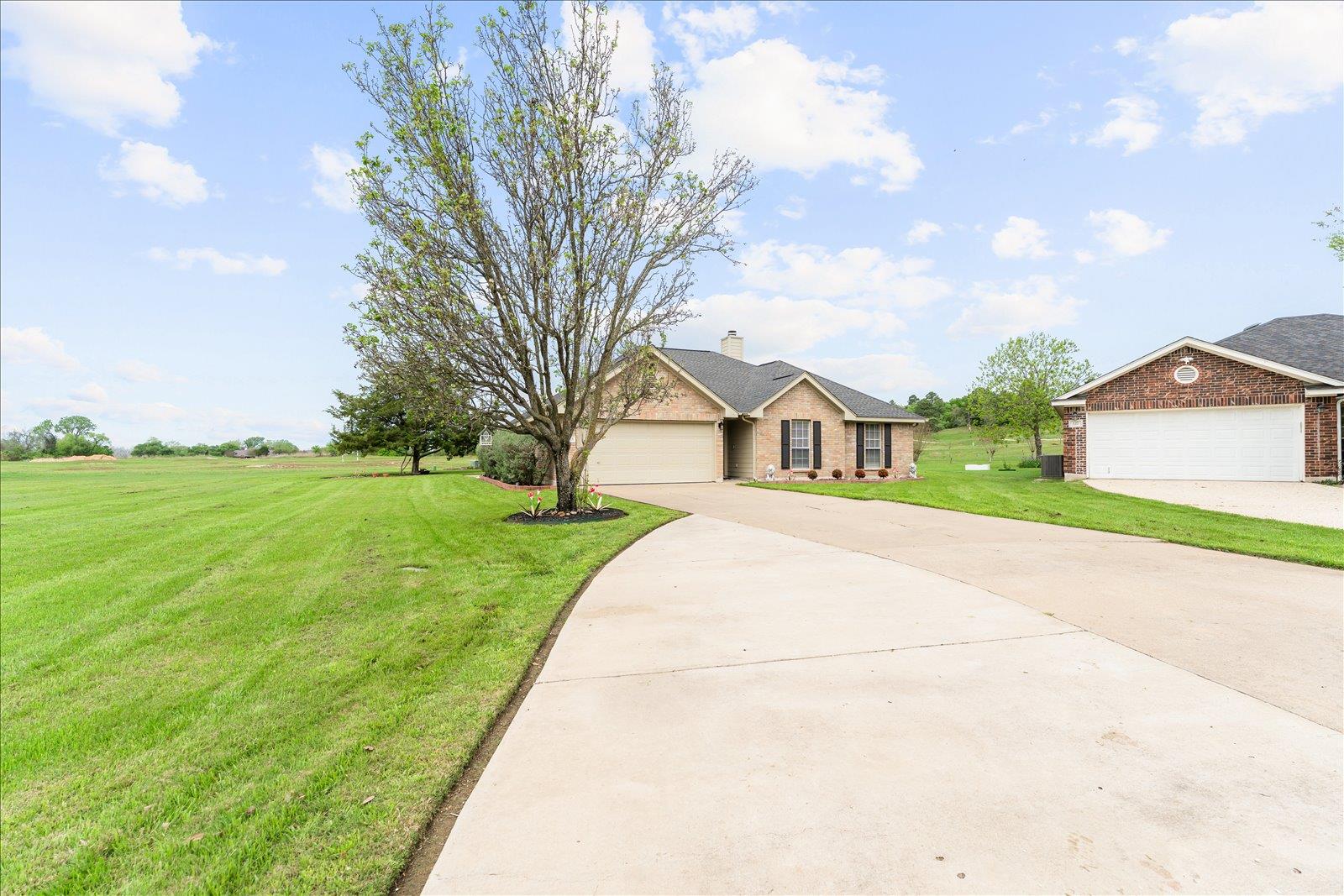 125 Fairway Ct, Bastrop, TX 78602