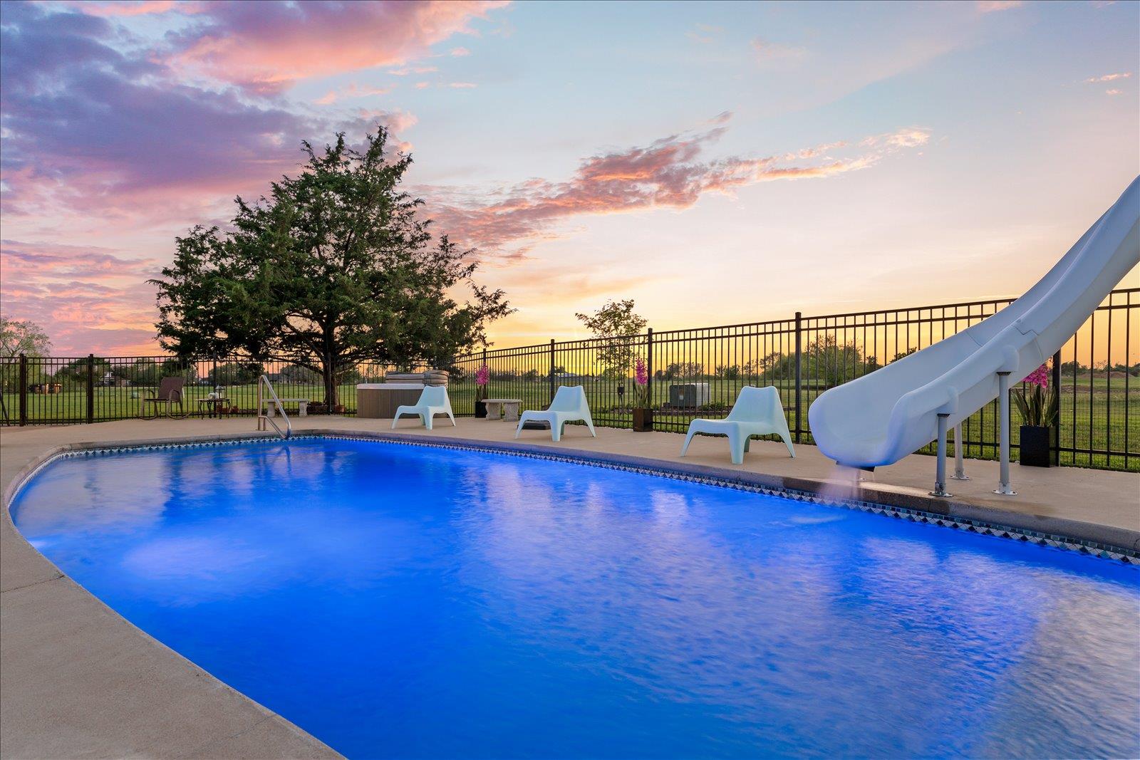 125 Fairway Ct, Bastrop, TX 78602