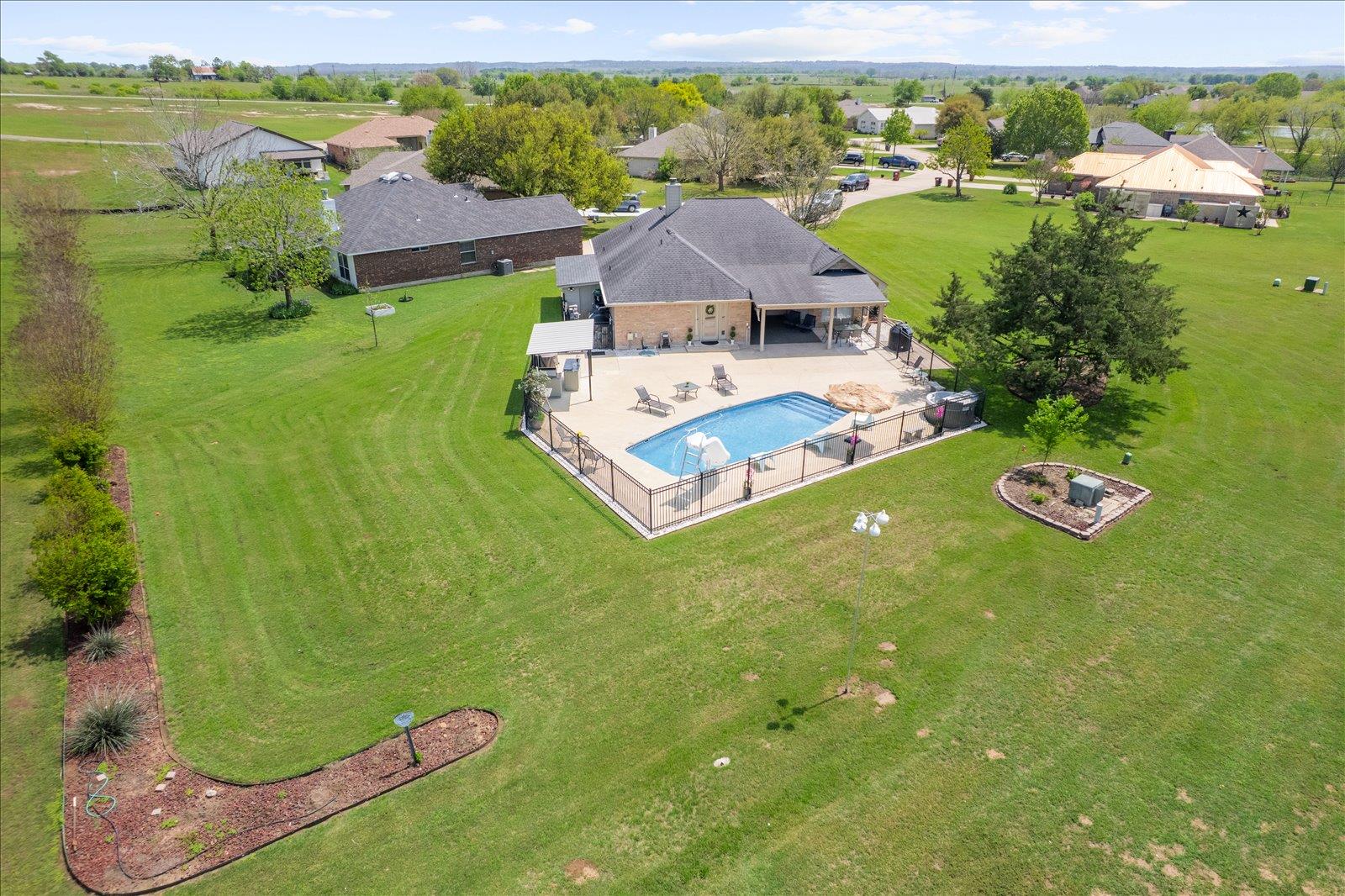125 Fairway Ct, Bastrop, TX 78602