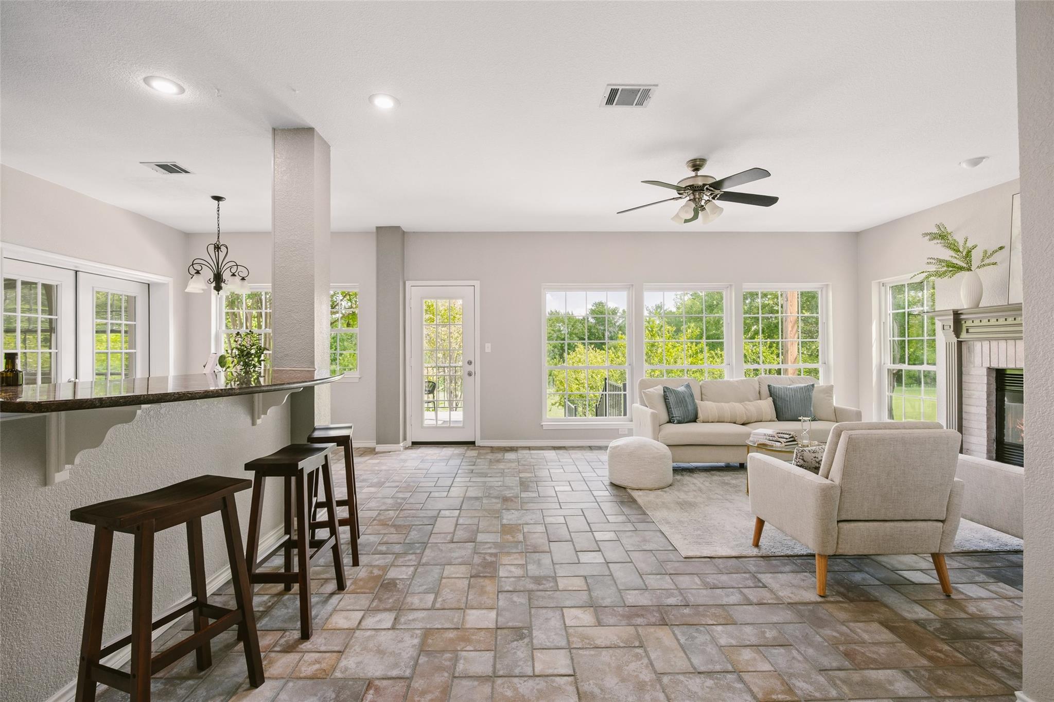 2400 Dunes Dr, Pflugerville, TX 78660