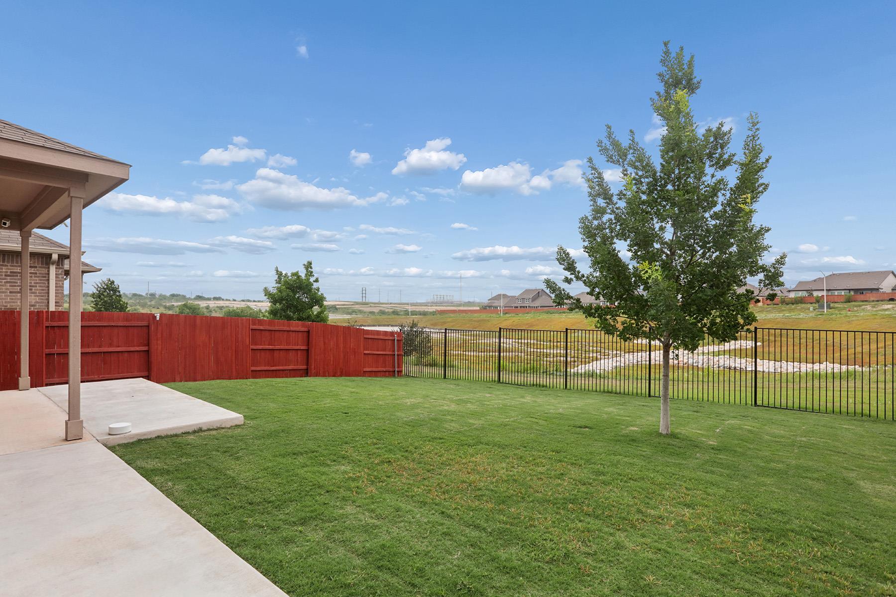 160 Sweetleaf Dr, Buda, TX 78610