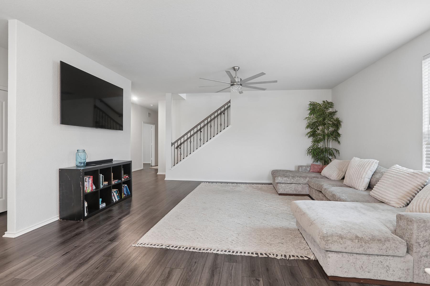 160 Sweetleaf Dr, Buda, TX 78610