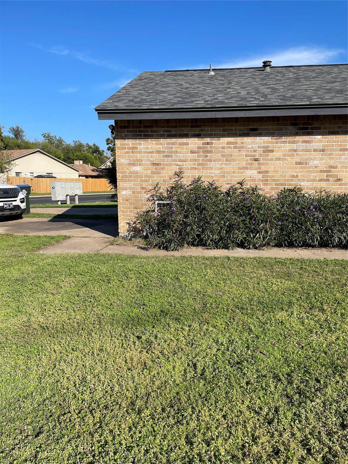 9821 Meadowheath Dr # B, Austin, TX 78729
