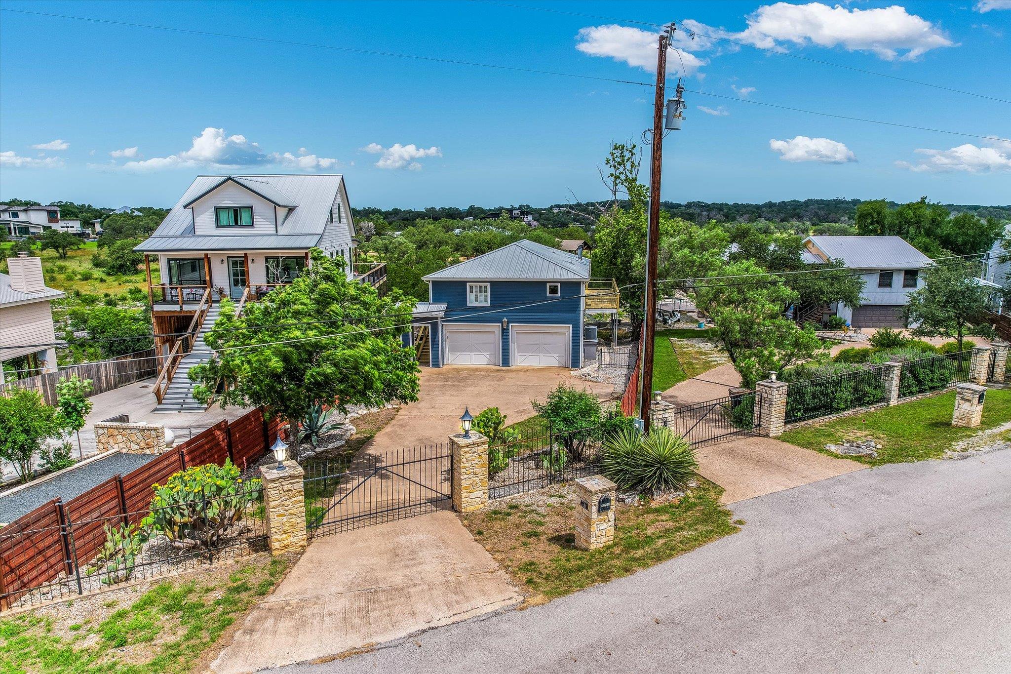 22514 Felicia Dr, Spicewood, TX 78669