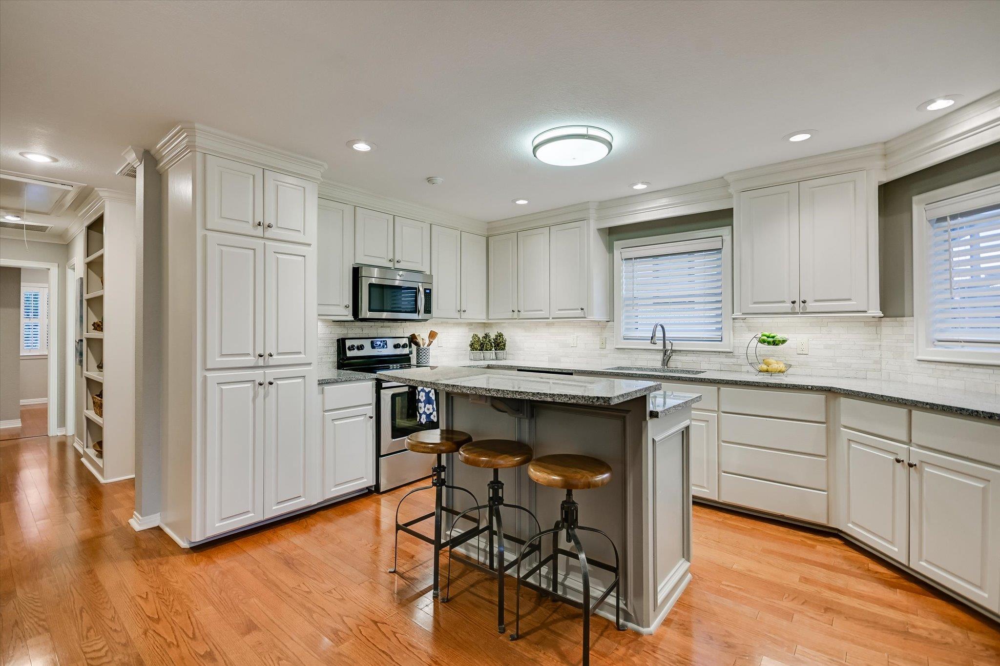 22514 Felicia Dr, Spicewood, TX 78669