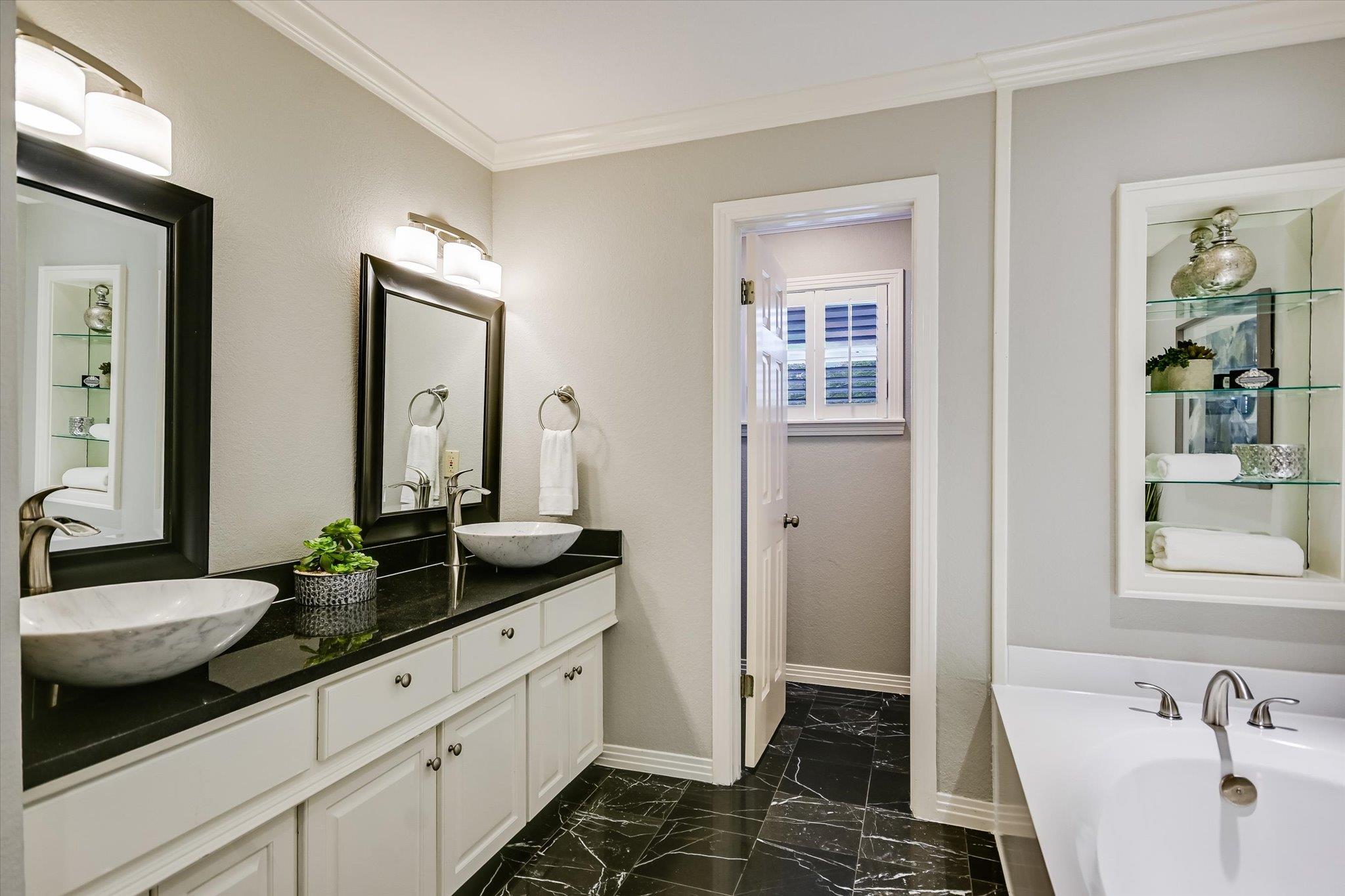 22514 Felicia Dr, Spicewood, TX 78669